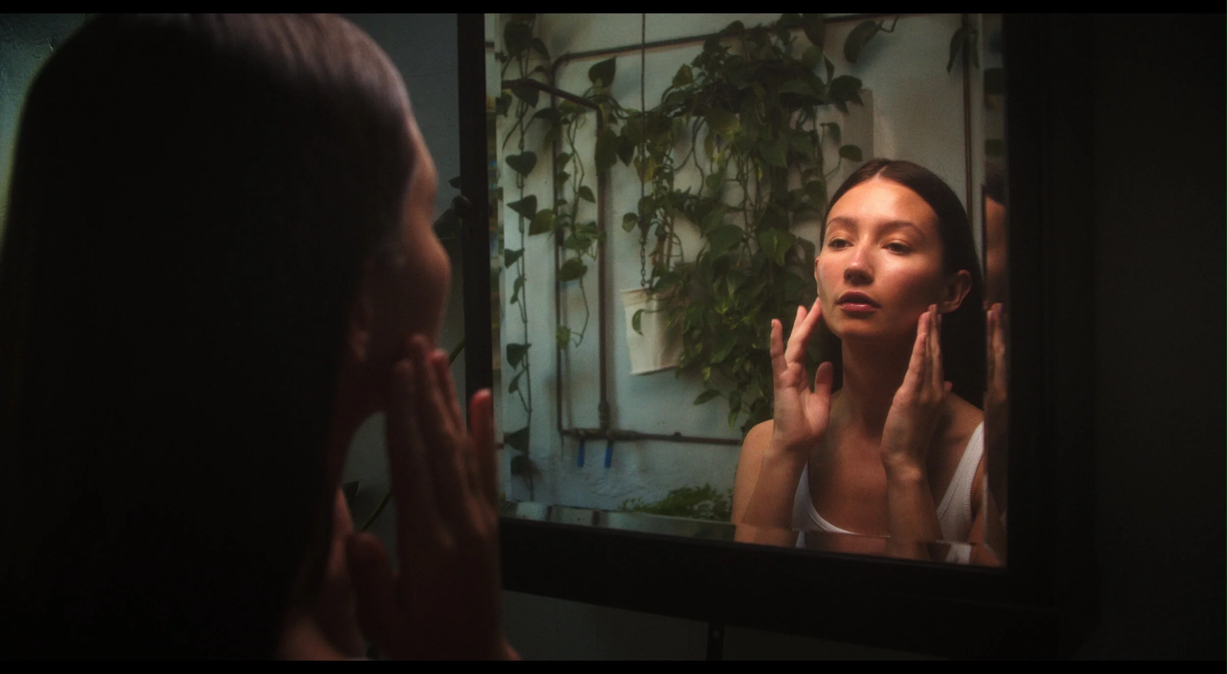 GREENVINES DC PRORES 422 HQ.mov.00_00_32_10.Still004.jpg