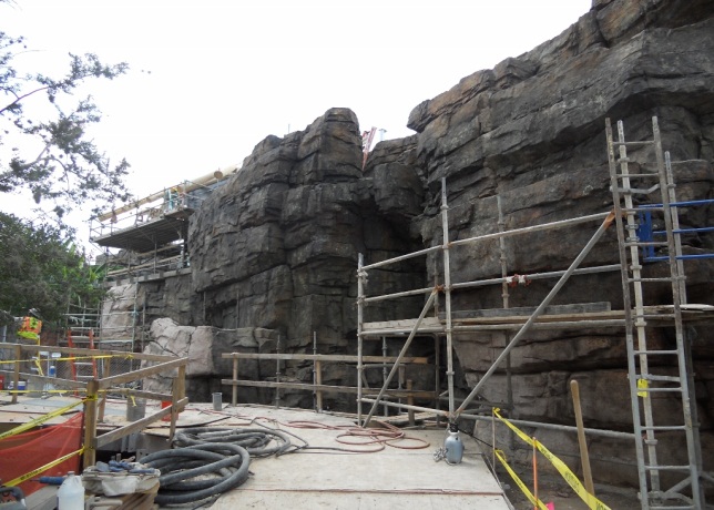 Houston Zoo - 4 rockwork at waterfalls - under construction.jpg