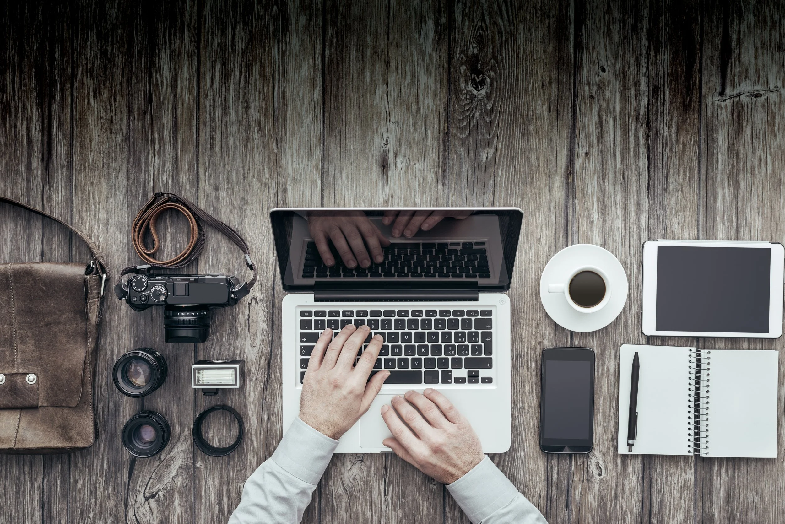 Hipster-freelance-photographer-539439390_7360x4912_SMALLA........jpg