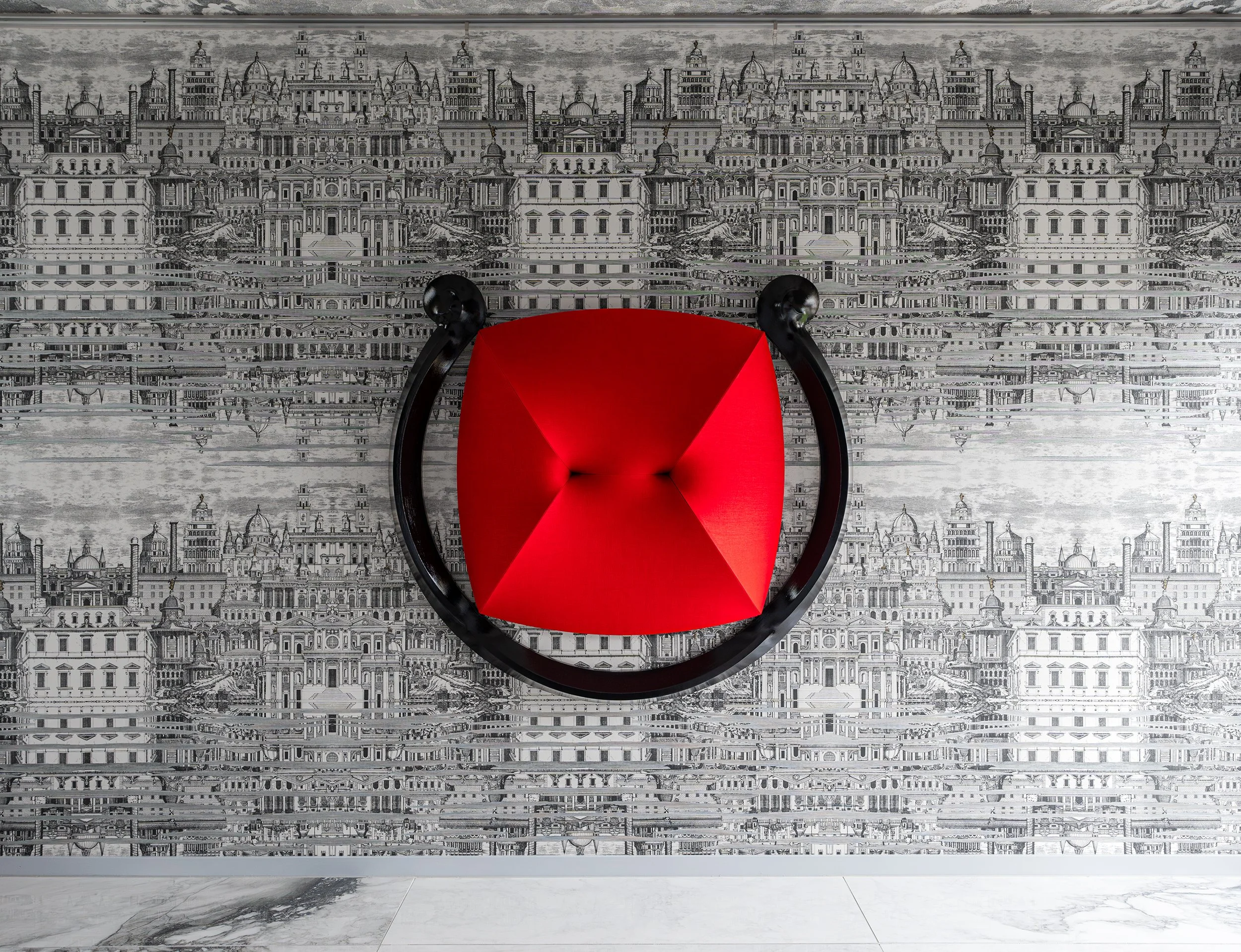 jeu-architectonic-painting-volute-constraining-the-bulging-square-venezia-front-view-01.jpg