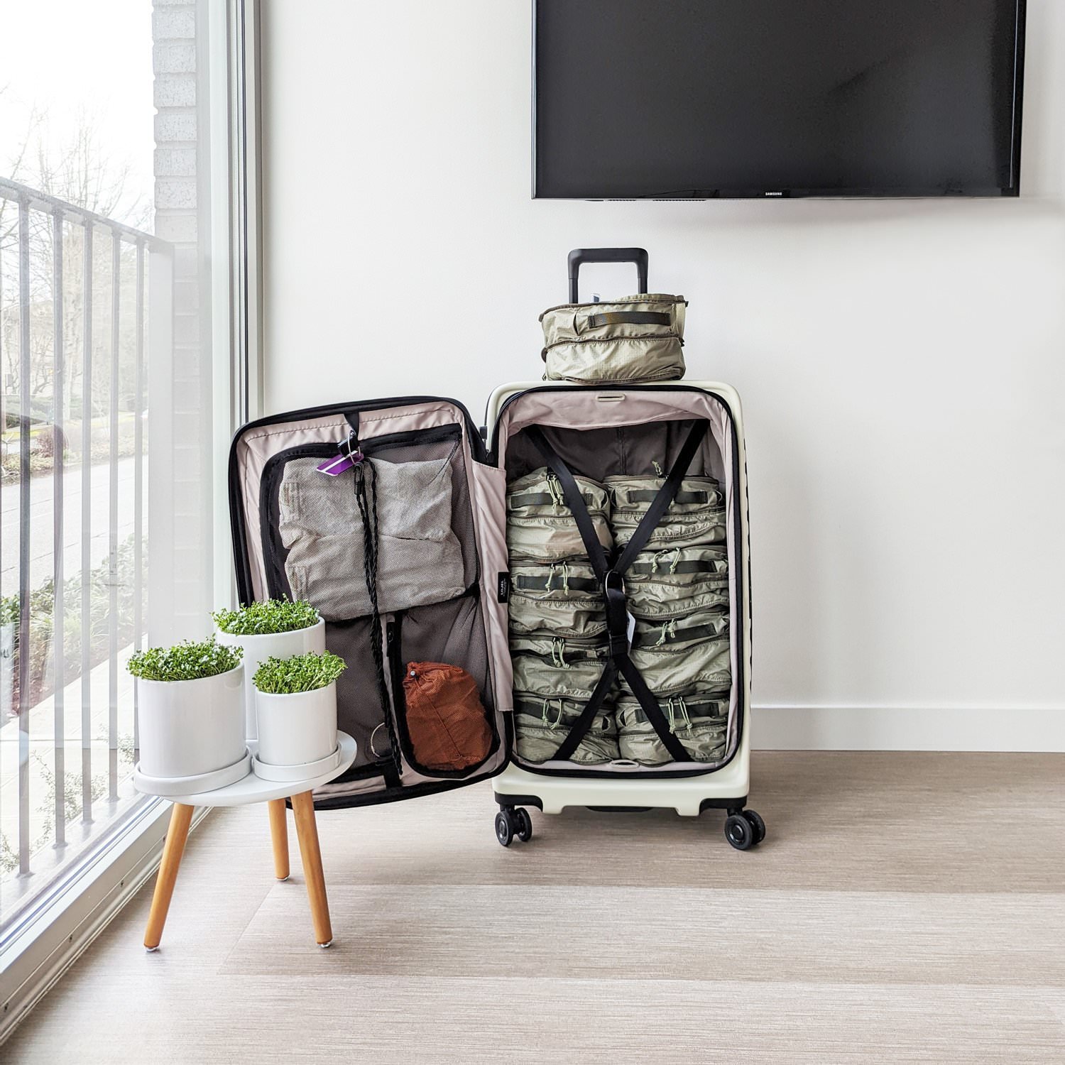 Traveling With My LOJEL Cubo Luggage (a Full Review) | Peacefully