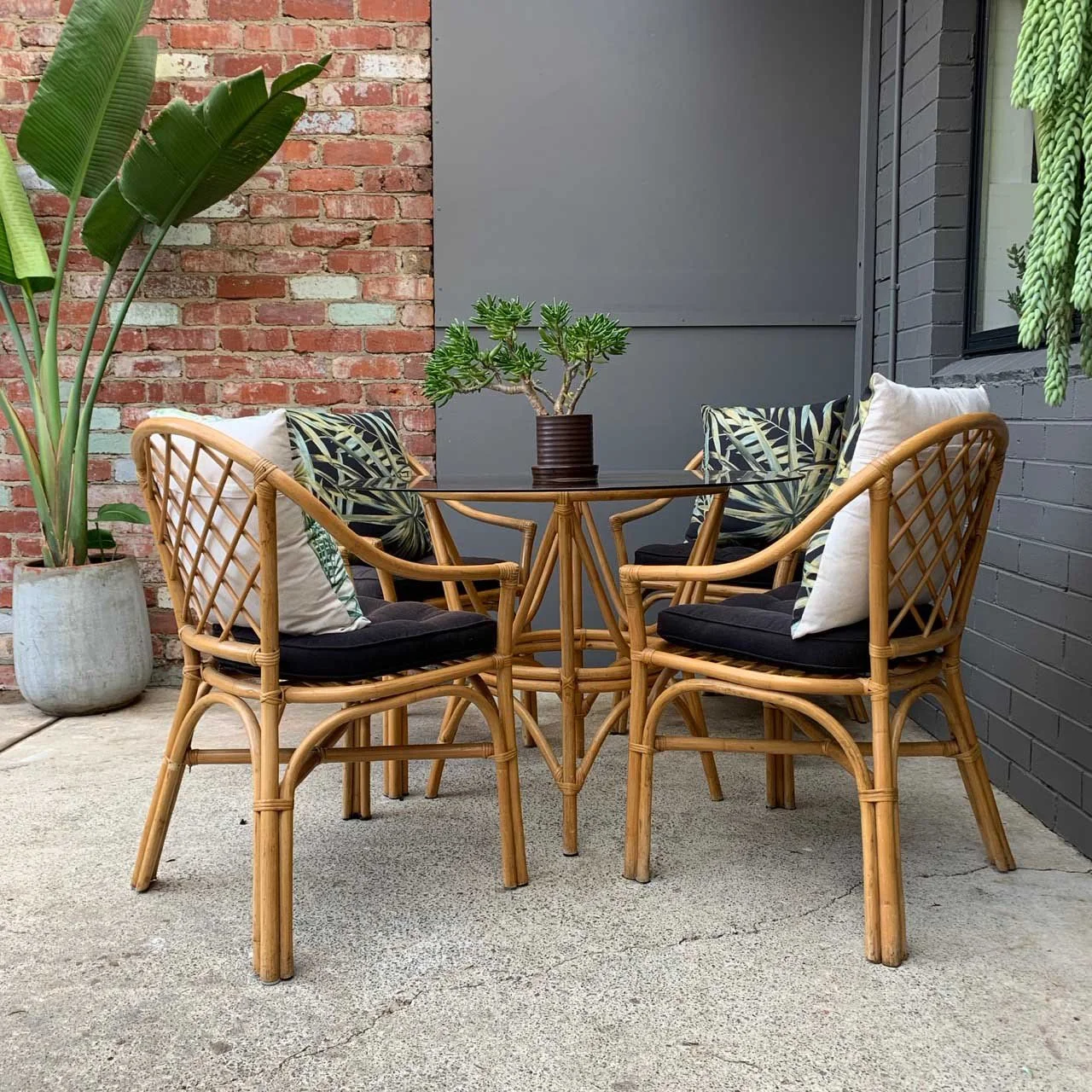 Retro Rehab Vintage cane outdoor dining set