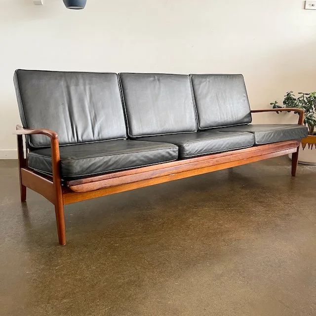 Mid-century lounge day-bed