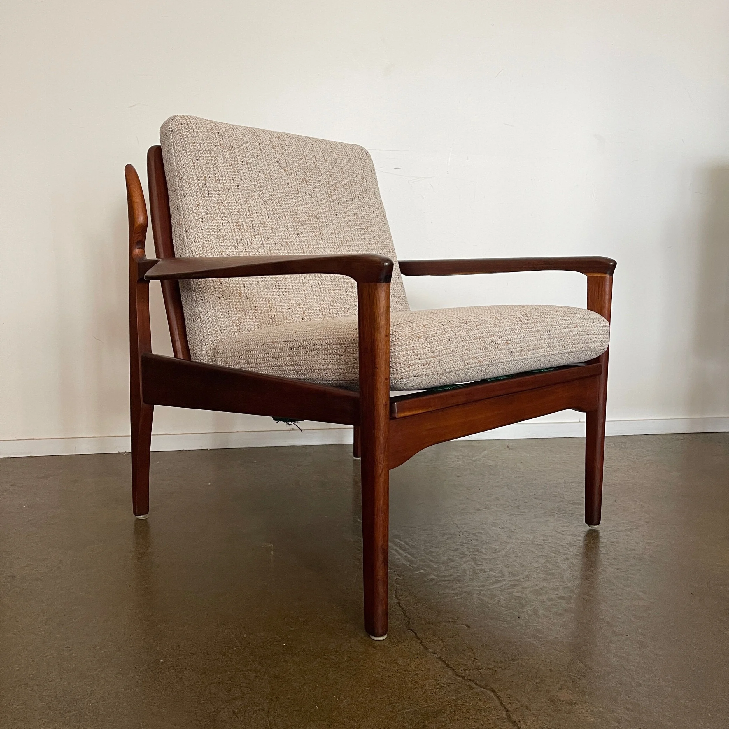 C28B68D7-DAB7-4E3B-A9E9-BCF6D6827311