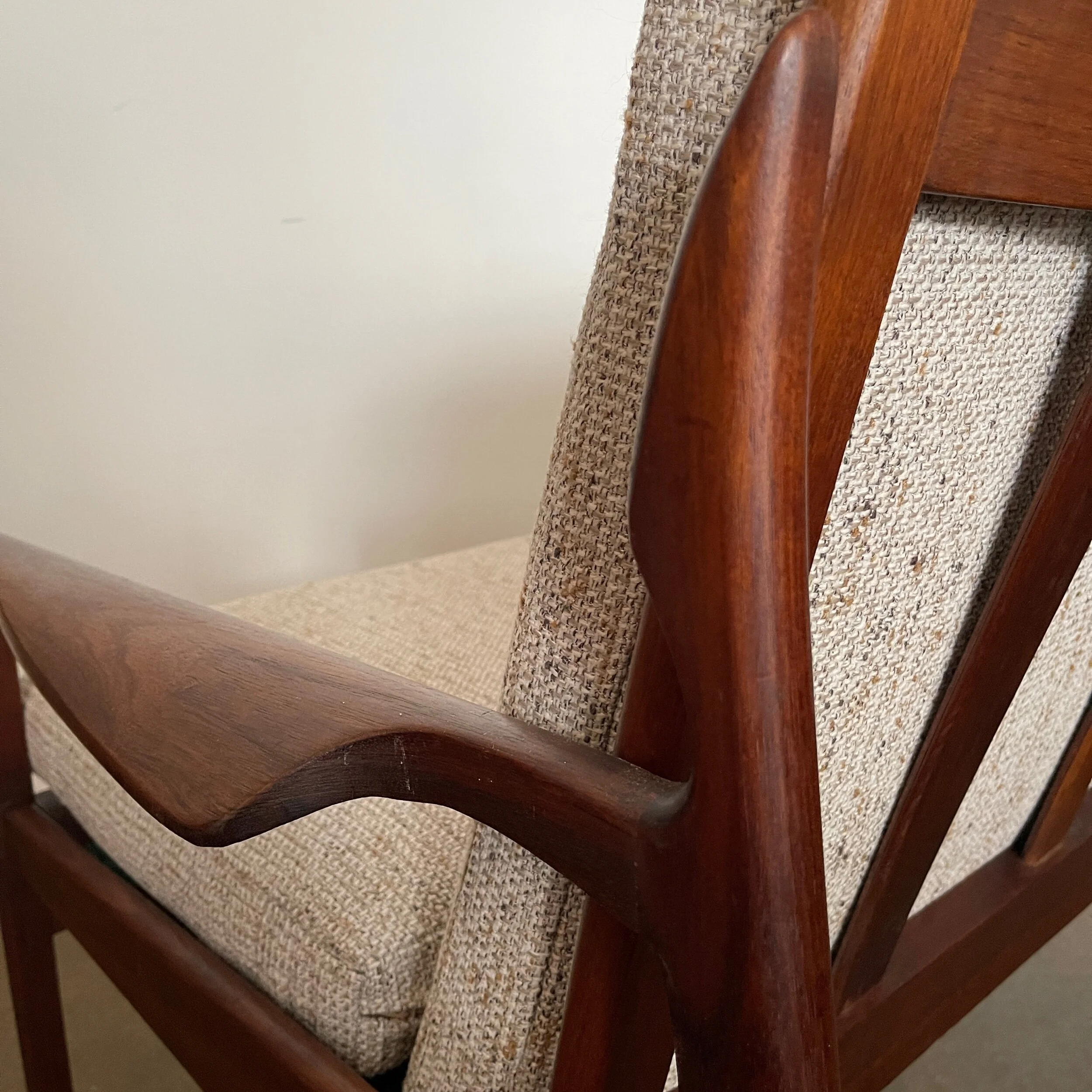 6A6F4318-81B1-445B-8AFB-3D263004F03E