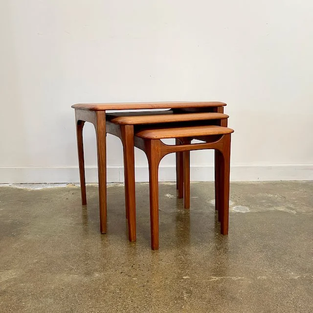 Noblett nest of tables