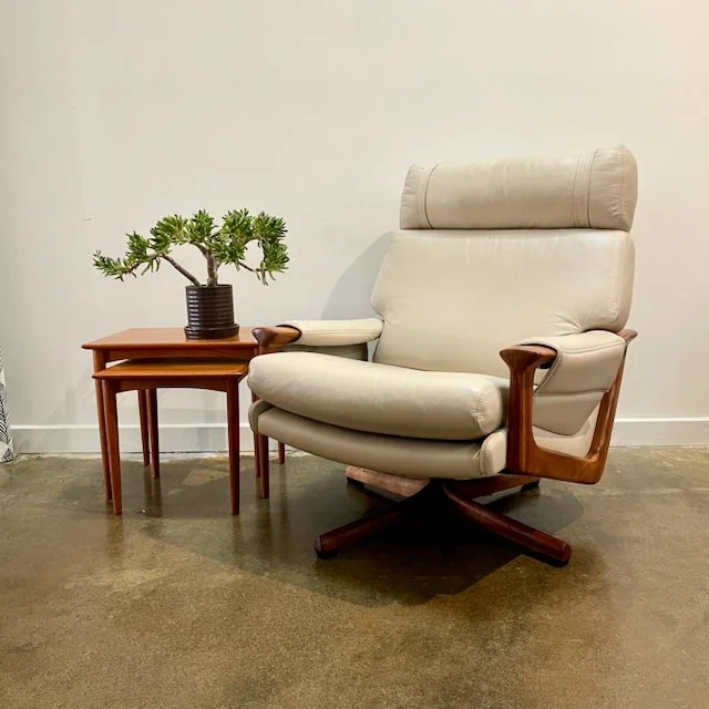 Tessa T21 swivel armchair