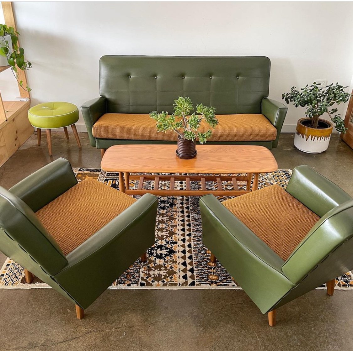 Retro Rehab - Retro Rehab vintage store About page