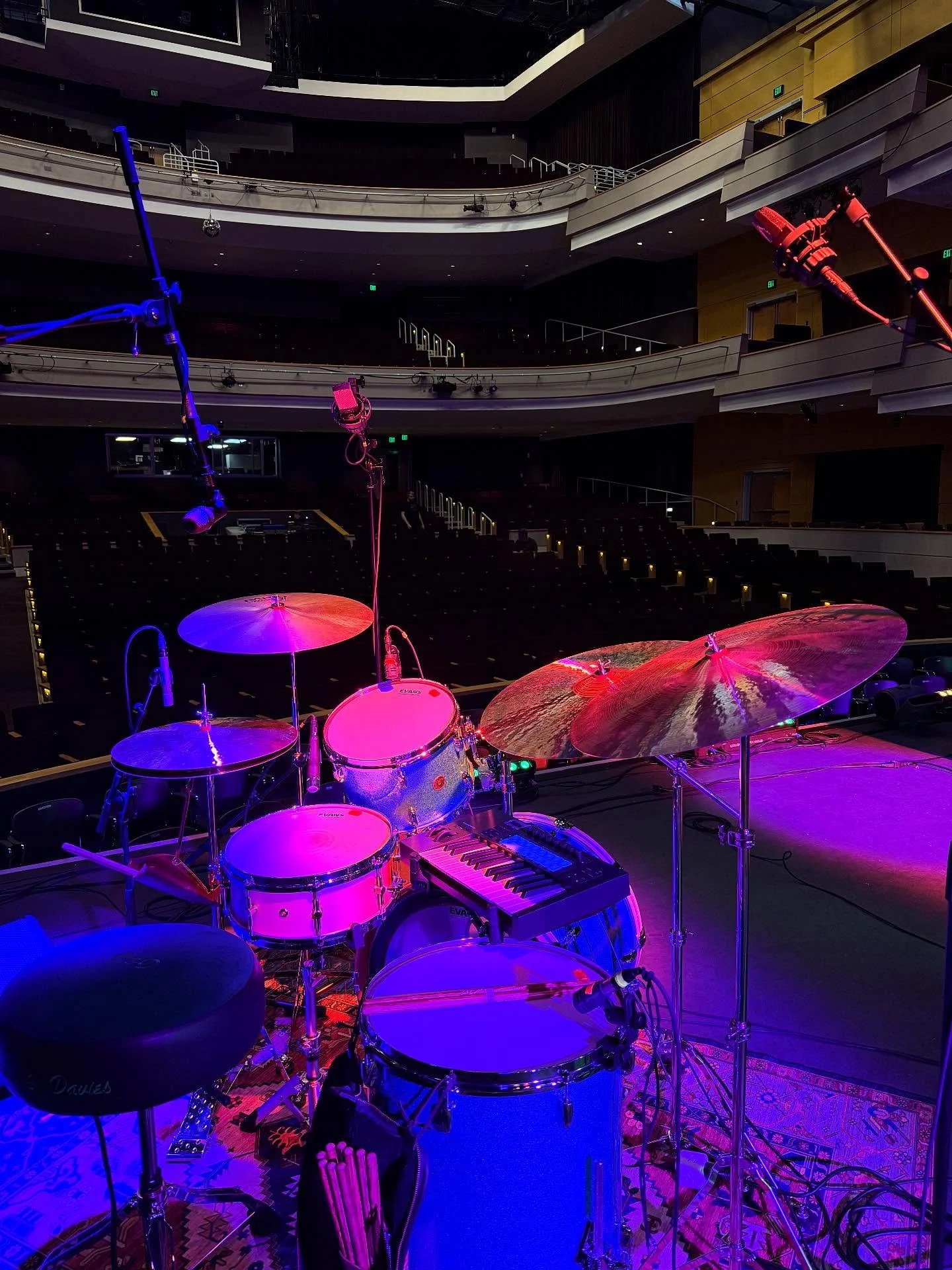 Wilmington, NC

We are back in action tonight at the @wilsoncentercfcc supporting @herecomethemummies with The @lachydoley Group🤘🏽

What a cool town! Had a walk around after sound check and it&rsquo;s definitely a vibe! 

#drummer #jackiebarnes #la