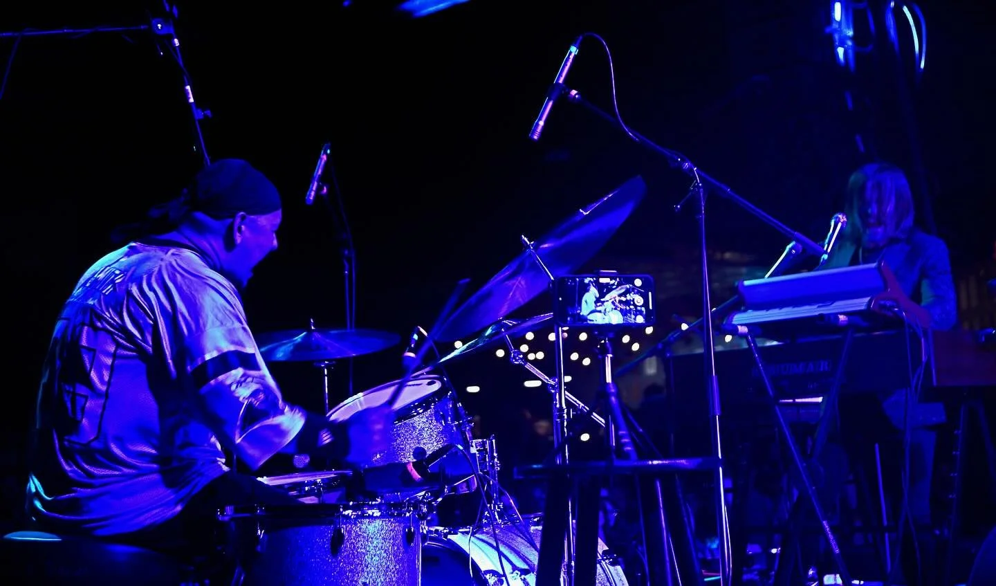 After 6 shows in the last 7 days and a whole lot of travel I&rsquo;m ready for a day off tomorrow. 

Here&rsquo;s a great shot from the Charlotte, NC gig by @alexandersaddic 

He perfect captured a moment of combined chaos and groove 🤘🏽

#drums #dr