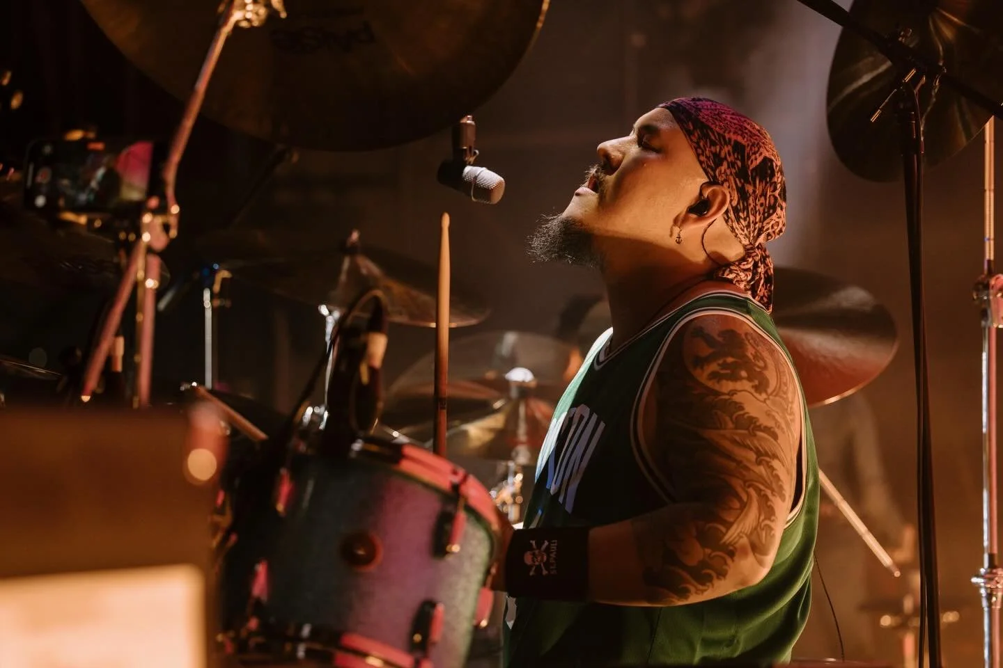 Shot by @jarradseng last night at @sandalford_wines in the Swan Valley, WA with @jimmybarnesofficial 

A massive crowd in full voice and a really high energy show. What a vibe 🤘🏽

#drummer #jackiebarnes #jimmybarnes