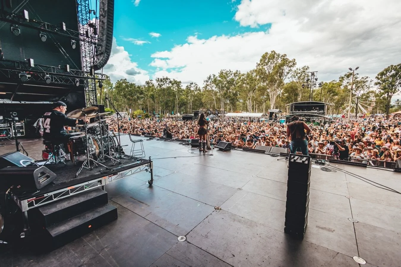 Thank you @cmcrocksfest!

It was great to play a few sets with @bellamackenzieofficial at this amazing festival. It was awesome to catch up with so many friends as well 🤘🏽

#drummer #jackiebarnes #bellamackenzie

📸 @jayseeney