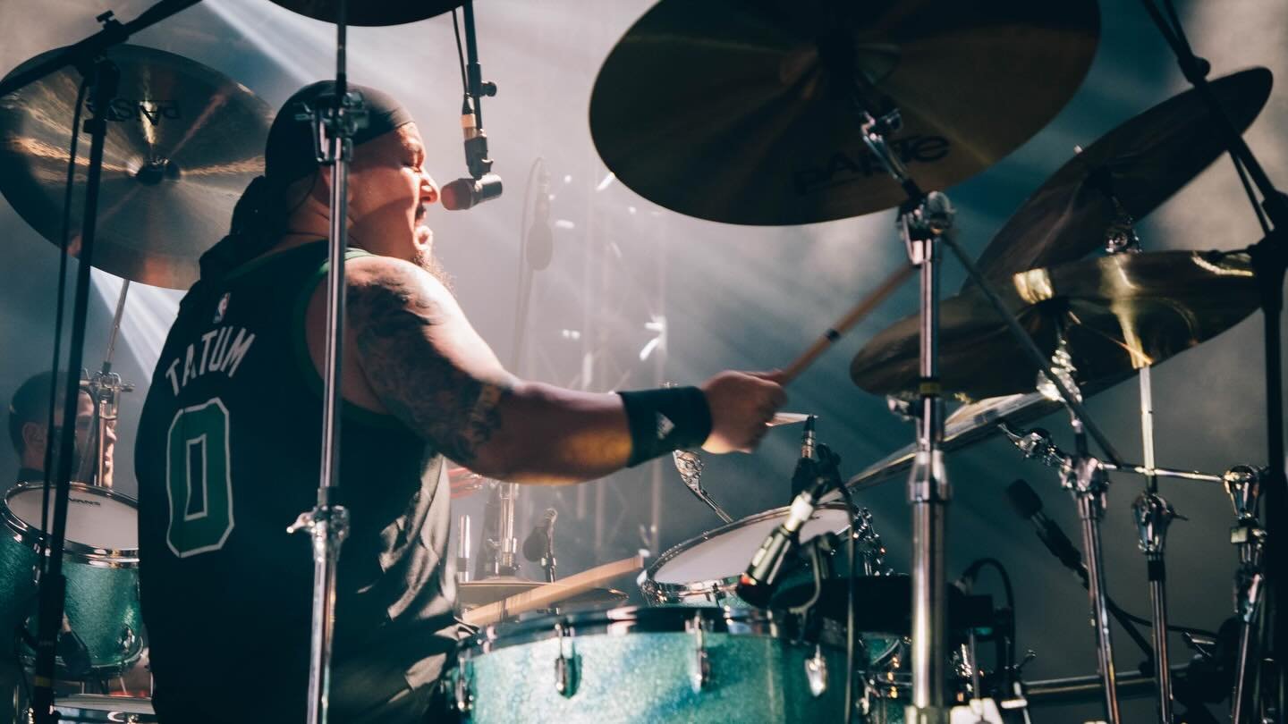 Shot by @spencershots.au at @sandstonepoint last weekend with @jimmybarnesofficial on the &ldquo;Working Class Man&rdquo; 40th Anniversary Tour.

What a night! Thank you for the amazing support and for turning up in full voice! 

Next stop Bowral, NS