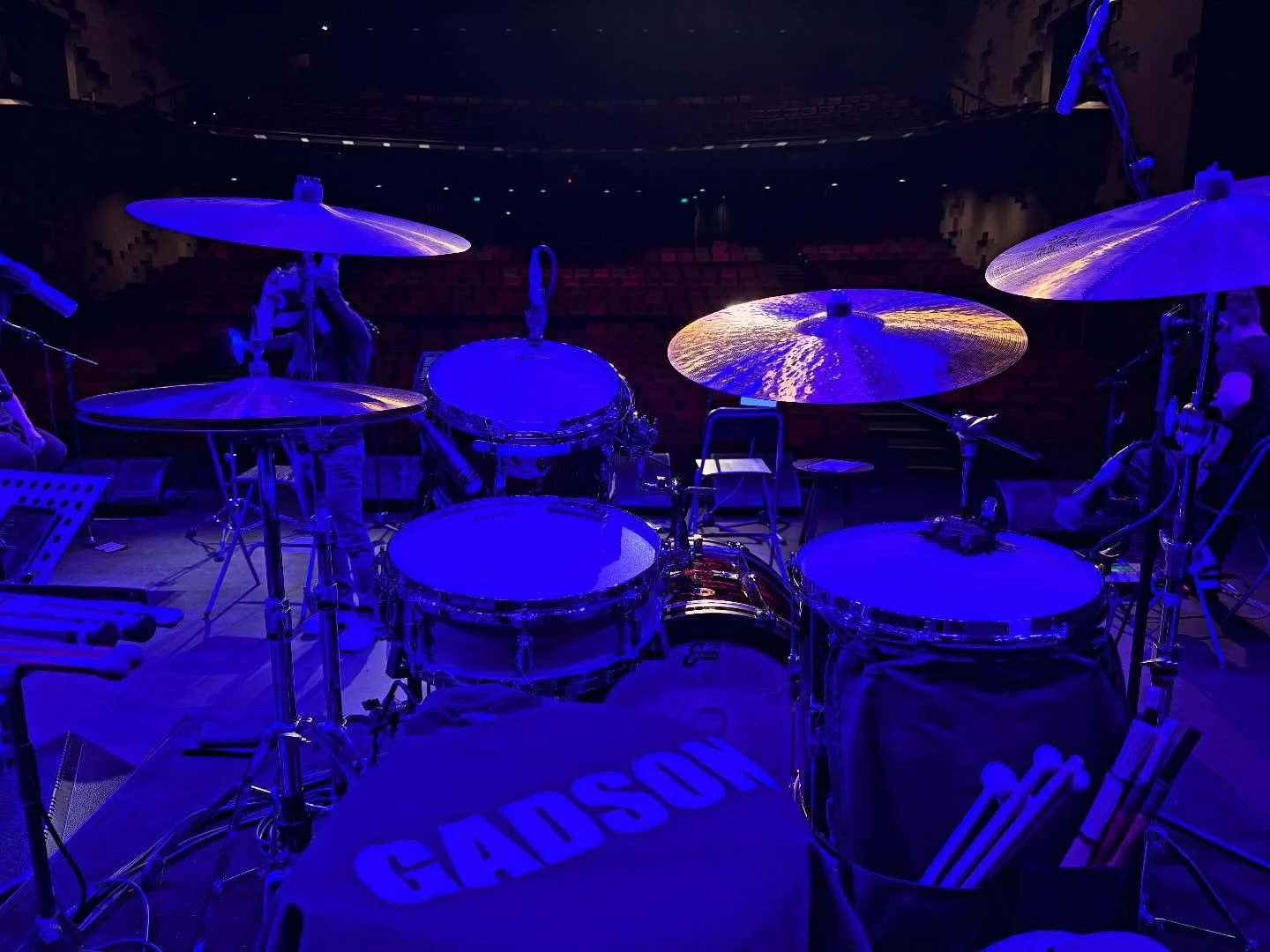 Final show of the @jane13barnes Band tour tonight in Bendigo, VIC at the lovely @ulumbarra Theatre. 

Tonight&rsquo;s stage shirt is a little tribute to our good friend @jamesgadsonmusic 

#drums #drummer #jackiebarnes