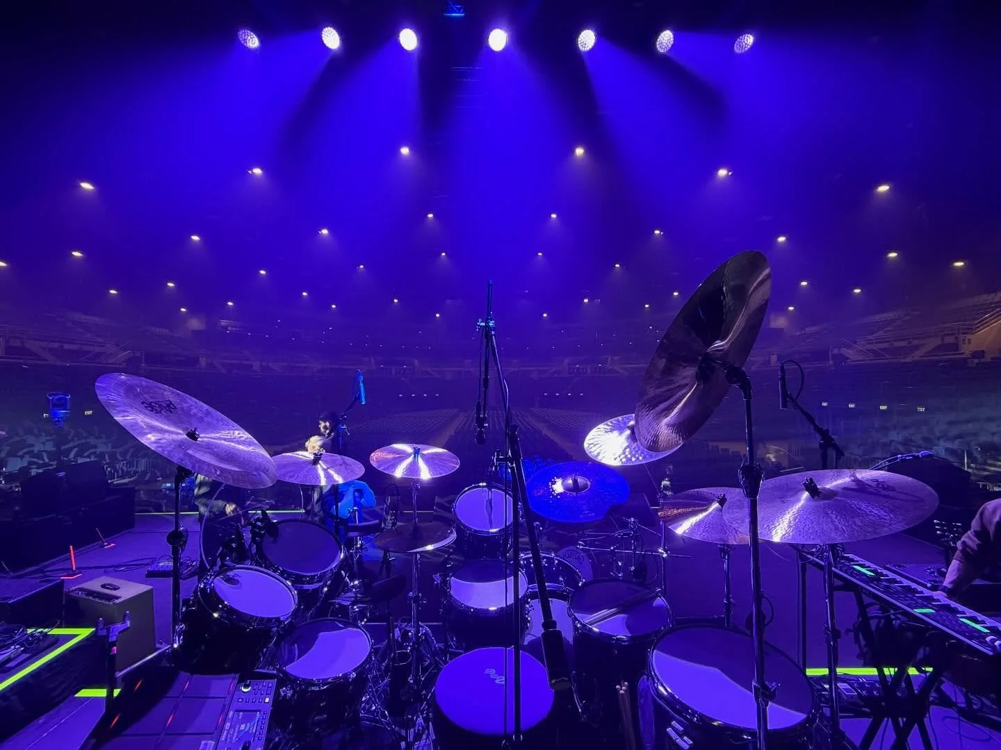 Christchurch, New Zealand.

Pumped to be back in NZ. We are about to rock the @wolfbrookarena with @jimmybarnesofficial 

Lovely @gretschdrums Broadkasters for these two NZ shows! 

I&rsquo;ll be sporting my @jordanmailata jersey tonight 🤘🏽

#drumm