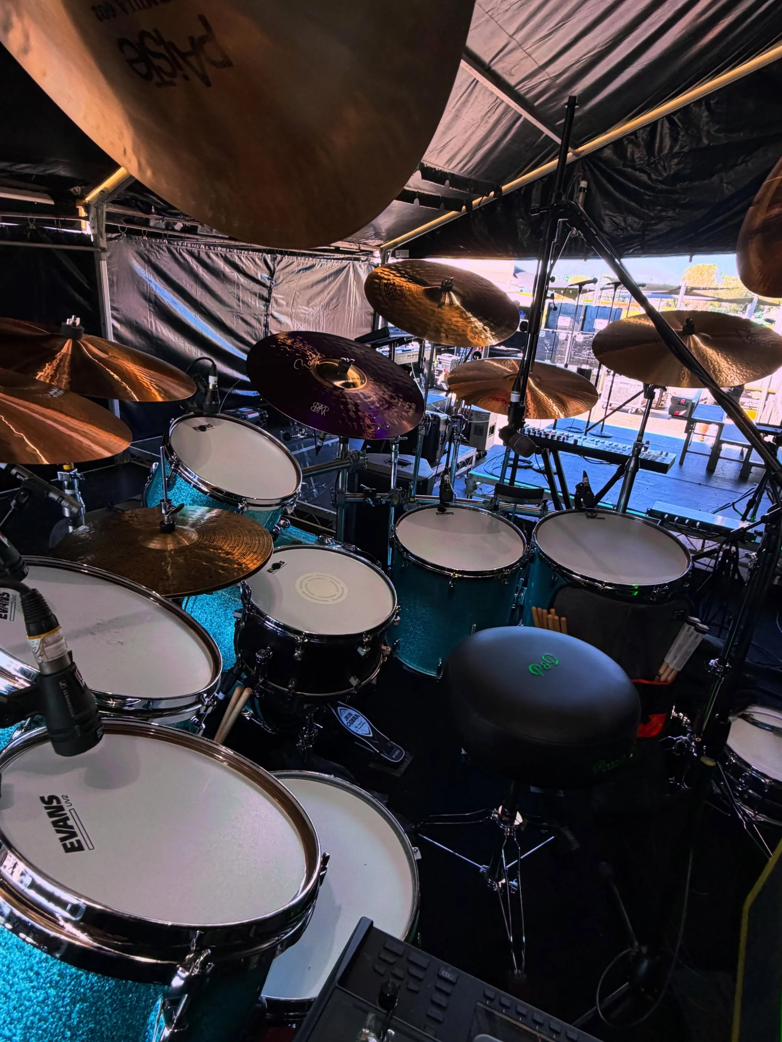 The beast is in the wings ready to rock Mackay, QLD!

Back on stage with @jimmybarnesofficial for the @legendsonthelawn festival. On stage tonight at 8pm 🤘🏽

#drummer #jackiebarnes #jimmybarnes