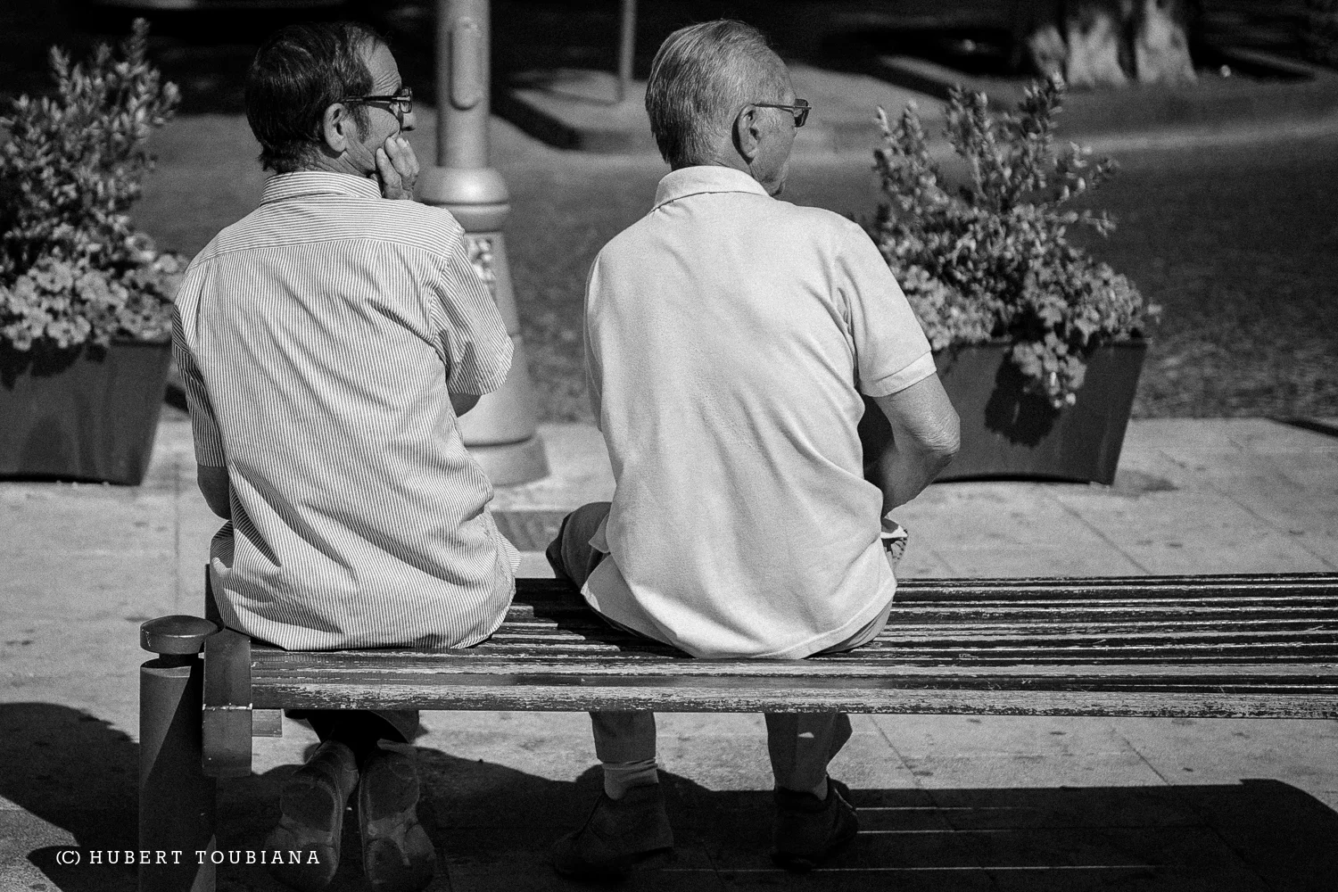 WHAT'S GOING ON? / QUE SE PASSE-T-IL? /