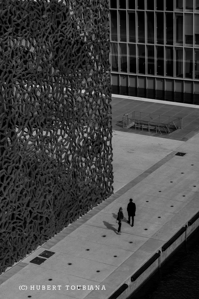 BYSTANDERS AROUND MUCEM / PASSANTS AUTOUR DU MUCEM /