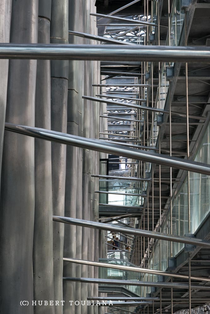 STEEL, GLASS AND STONE / ACIER, VERRE ET BÉTON /