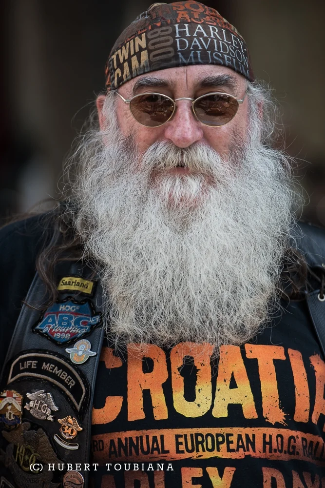 HARLEY FAN IN SAINT-TROPEZ / FAN DE HARLEY À SAINT-TROPEZ