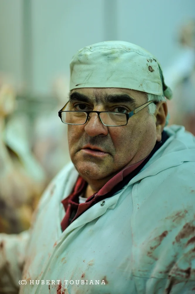 SLAUGHTERHOUSE WORKER #4 / OUVRIER DES ABATTOIRS #4 /