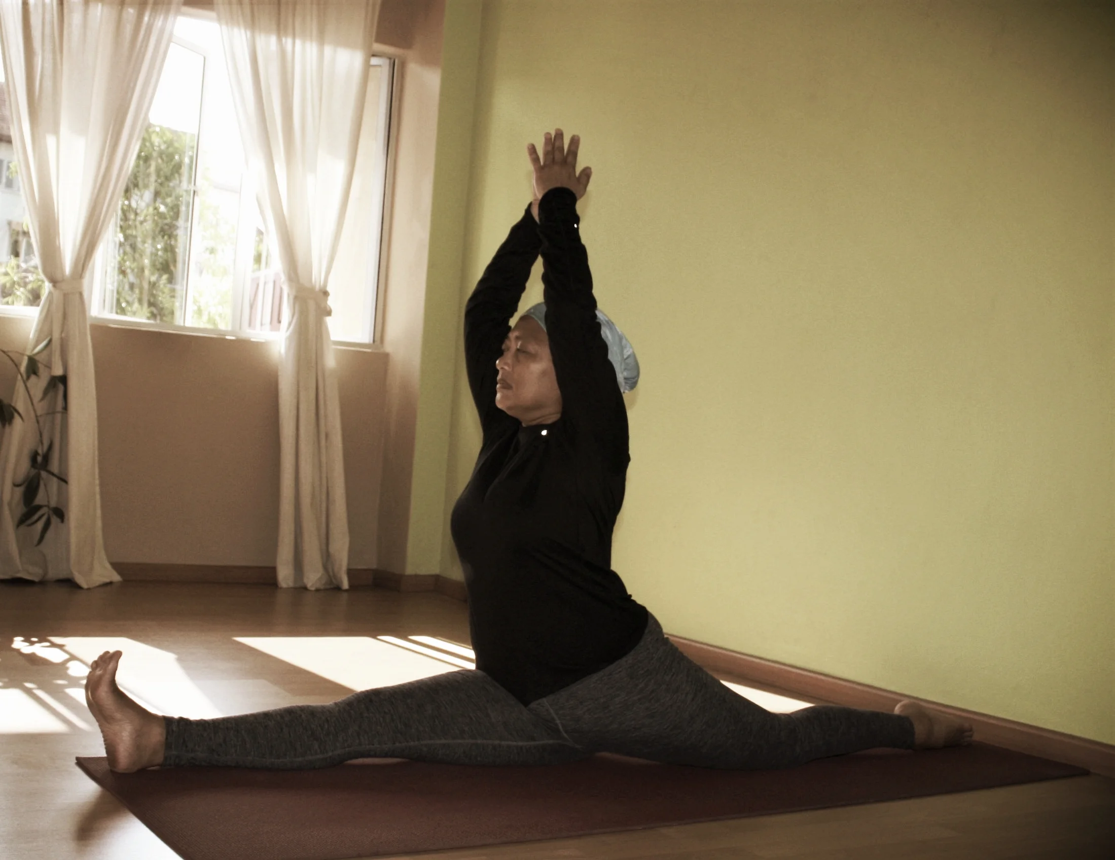 Kai Ismail An experienced yoga practitioner and teacher, has completed her 200-hour teacher training in the Manasa Yoga School Kuala Lumpur under Master Manoj Kaimal (Manasa Yoga is a Yoga Alliance Registered School, RYS). Since her teacher training , Kai has been committed to daily yoga practice and a yogic lifestyle. This year she is planning to continue her training by pursuing the advanced 300-hour RYS training with Manasa Yoga.