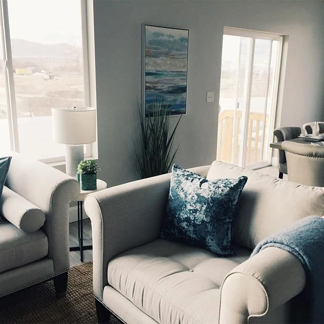 So I&rsquo;ve got a lost sofa that&rsquo;s supposed to be installing tomorrow.  Ha, never a dull moment in the design game 😆
.
.
.
.
.
#speakspacestyle #livingroom #interior #interiordesign #decorator #forthehome #homedecor #interiorinspo #homeinspo