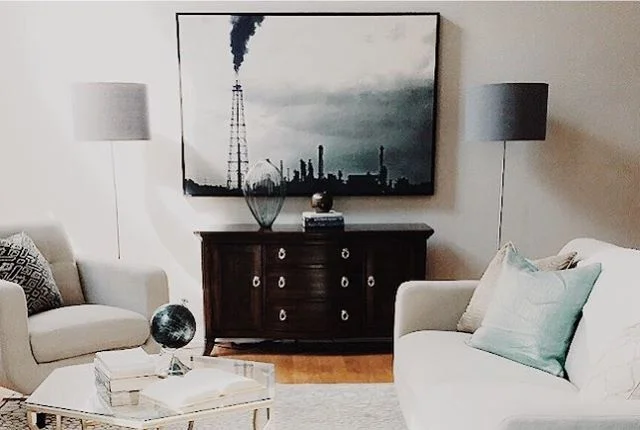 Symmetry.
.
.
.
.
.
#speakspacestyle #livingroom #interior #interiordesign #decorator #forthehome #homedecor #interiorinspo #homeinspo #instahome #propertystyling #builders #homestyling #homestaging #interiorstyling
#art #bhg #betterhomes