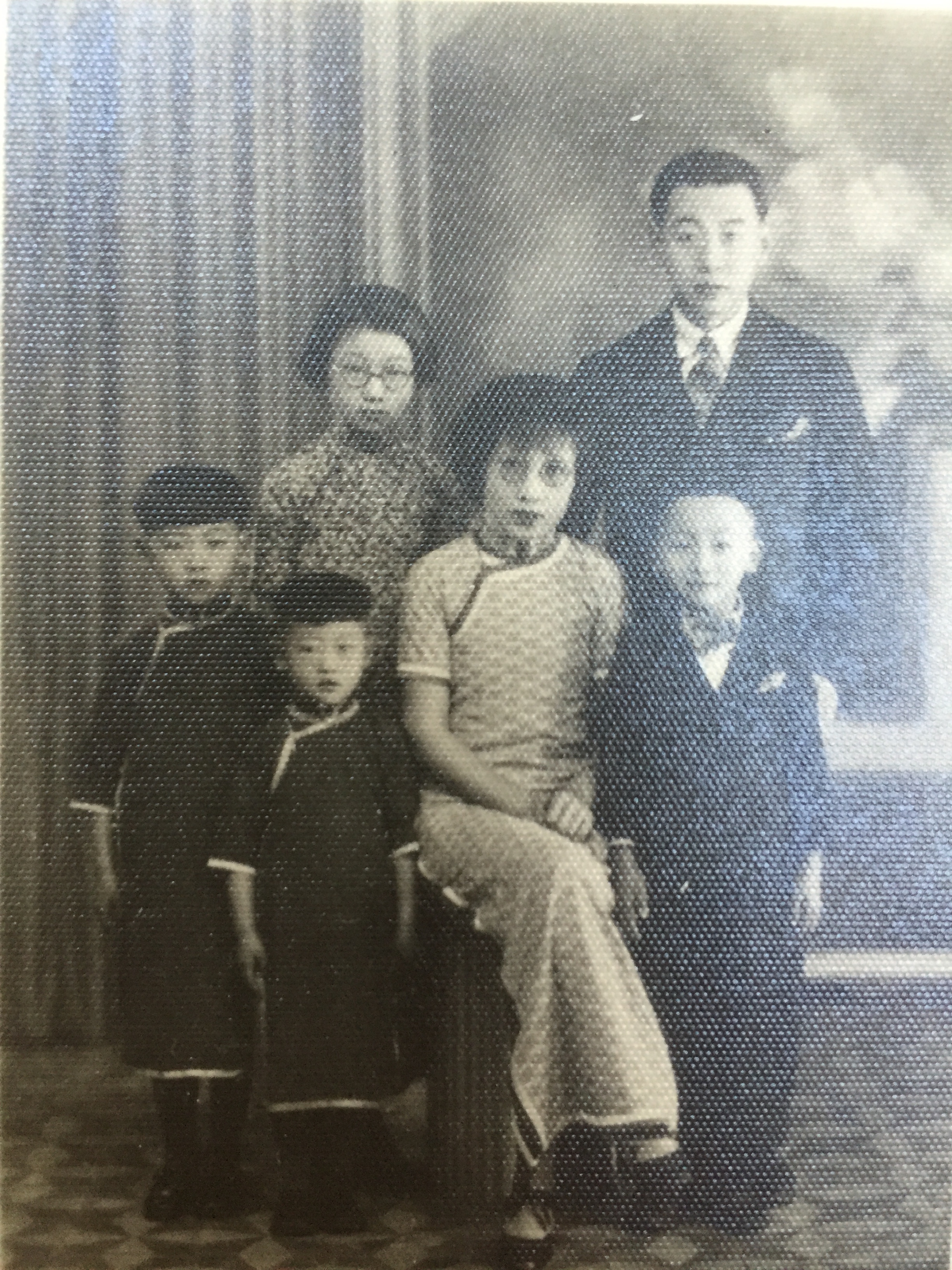 Kuan family in China. Image courtesy Ami Kuan Danoff