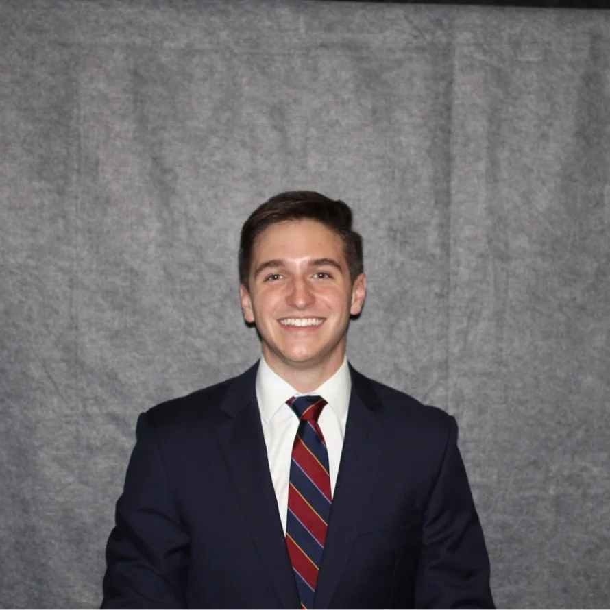 Luke Coscia I am a Junior at the University of Tennessee majoring in Finance with a collateral in International Business. On campus I'm involved with the Greg and Lisa Smith Global Leadership Scholars Program, Chancellor's Honors Program, and Tennessee Capital Markets Society. After graduation I hope to work for an equity research firm. Contact: lcoscia@vols.utk.edu