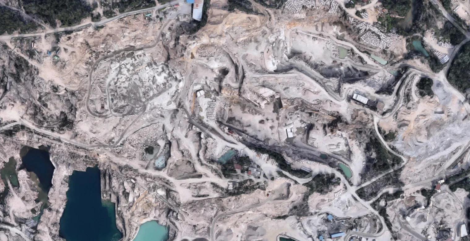 Vista aérea de la cantera en la localidad de O Porriño donde se extrae nuestro afamado granito Rosa Porriño, imitado incluso en China con un "Pink Porriño"
