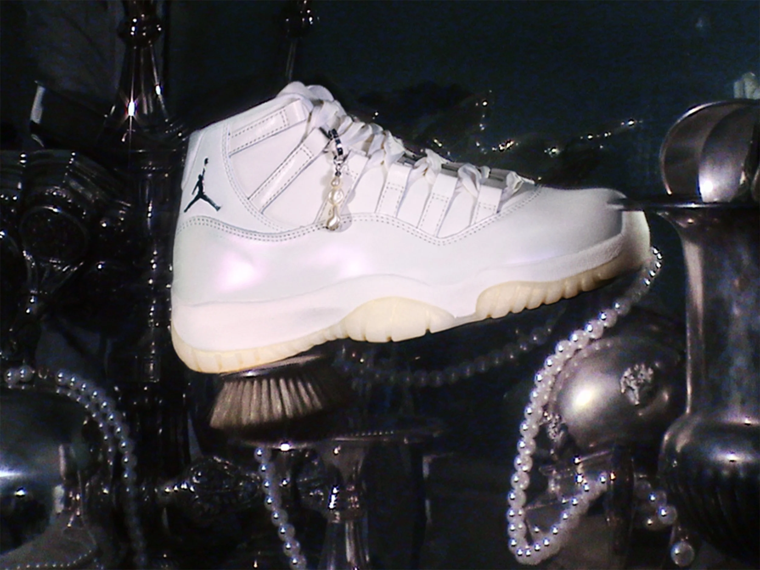 HO25 AJXI_Pearl_W_Off-body Product Hero_Stills_DSC01466.jpeg