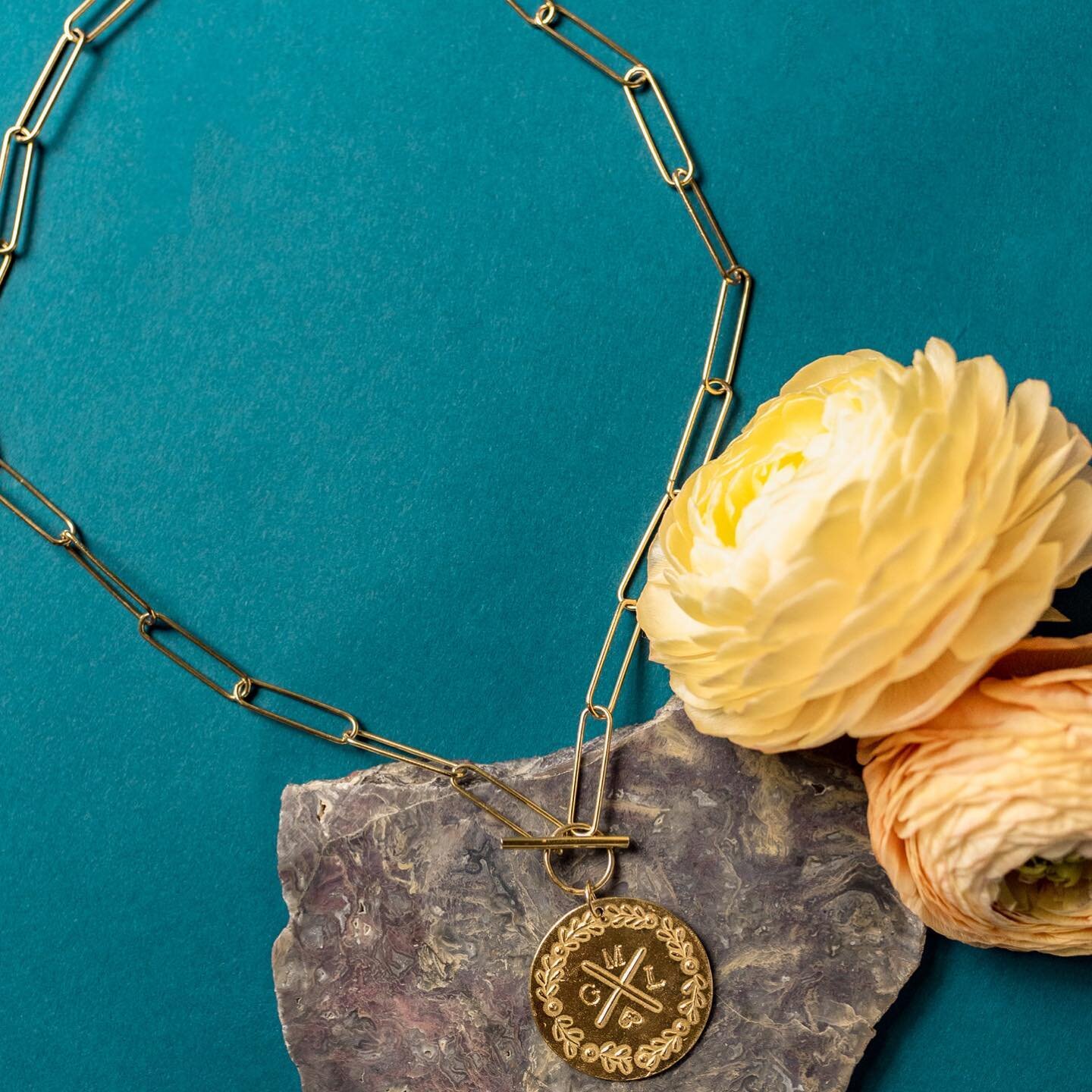 If you didn&rsquo;t get one for Christmas, now is the time to ask for one for Valentines Day or to buy it for yourself! 
⠀⠀⠀⠀⠀⠀⠀⠀⠀
The @parcoeur.paris custom Love medallion necklace is a special token to keep and cherish forever. Choose the letters a