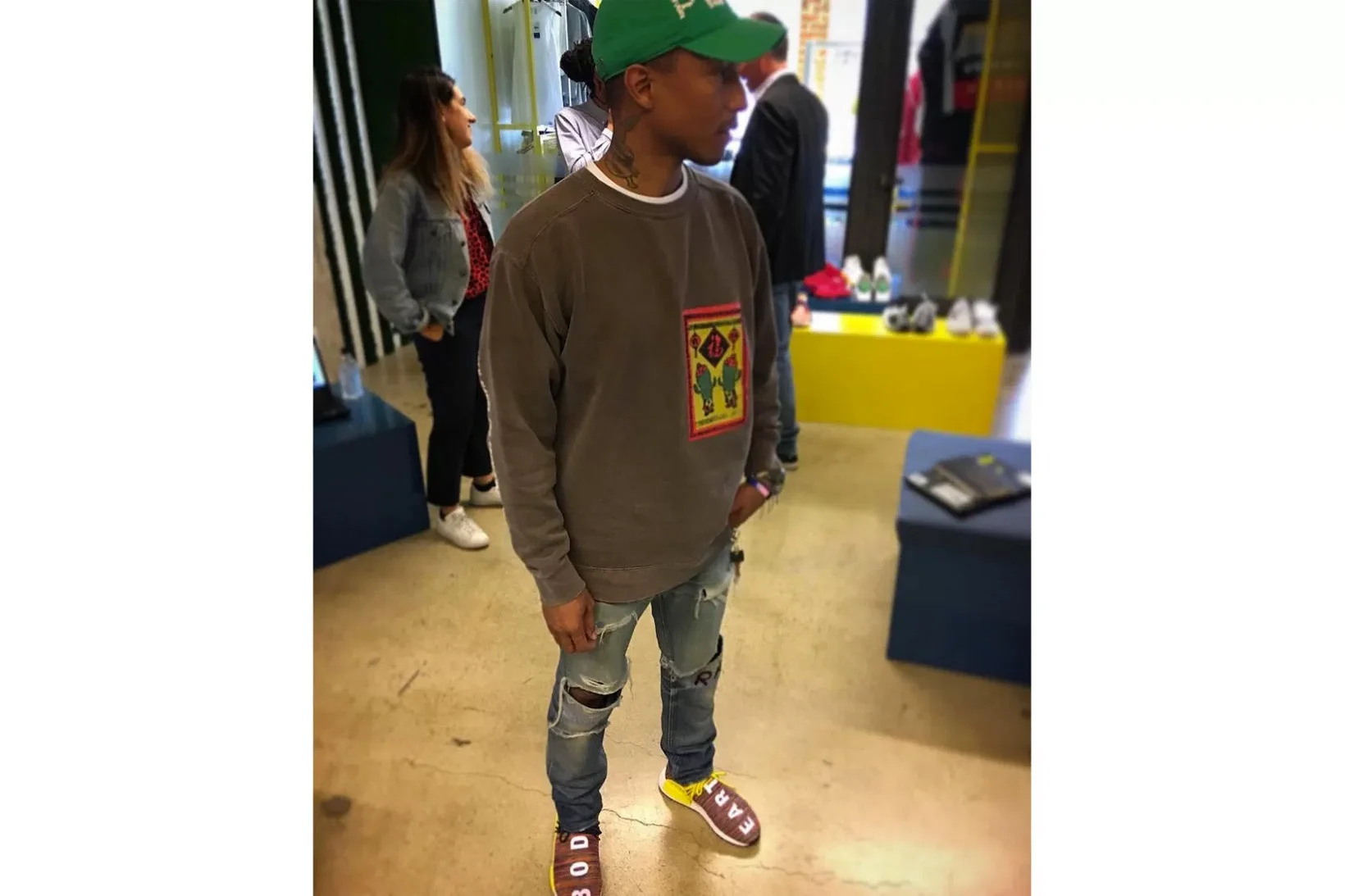 http-%2F%2Fhypebeast.com%2Fimage%2F2017%2F02%2Fpharrell-williams-multicolor-adidas-originals-hu-nmds-2017-1.jpg