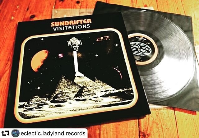 Grazie Luis 🙏🙏🙏 @eclectic.ladyland.records
・・・
🔥Sundrifter - Visitations (2018)🔥
.
.one of my favorite Stoner Record
.
#stonerrock
#doom #weedian#stonerlife #vinylcollection #vinyloftheday #vinylrecords #vinylclub #vinyljunkie #vinylcollectionpo