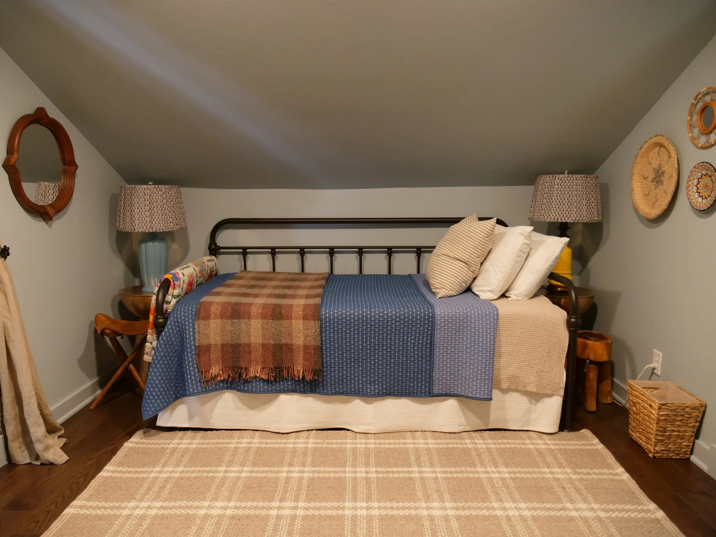 14 - Studio Oak Room 02 - Daybed.JPG
