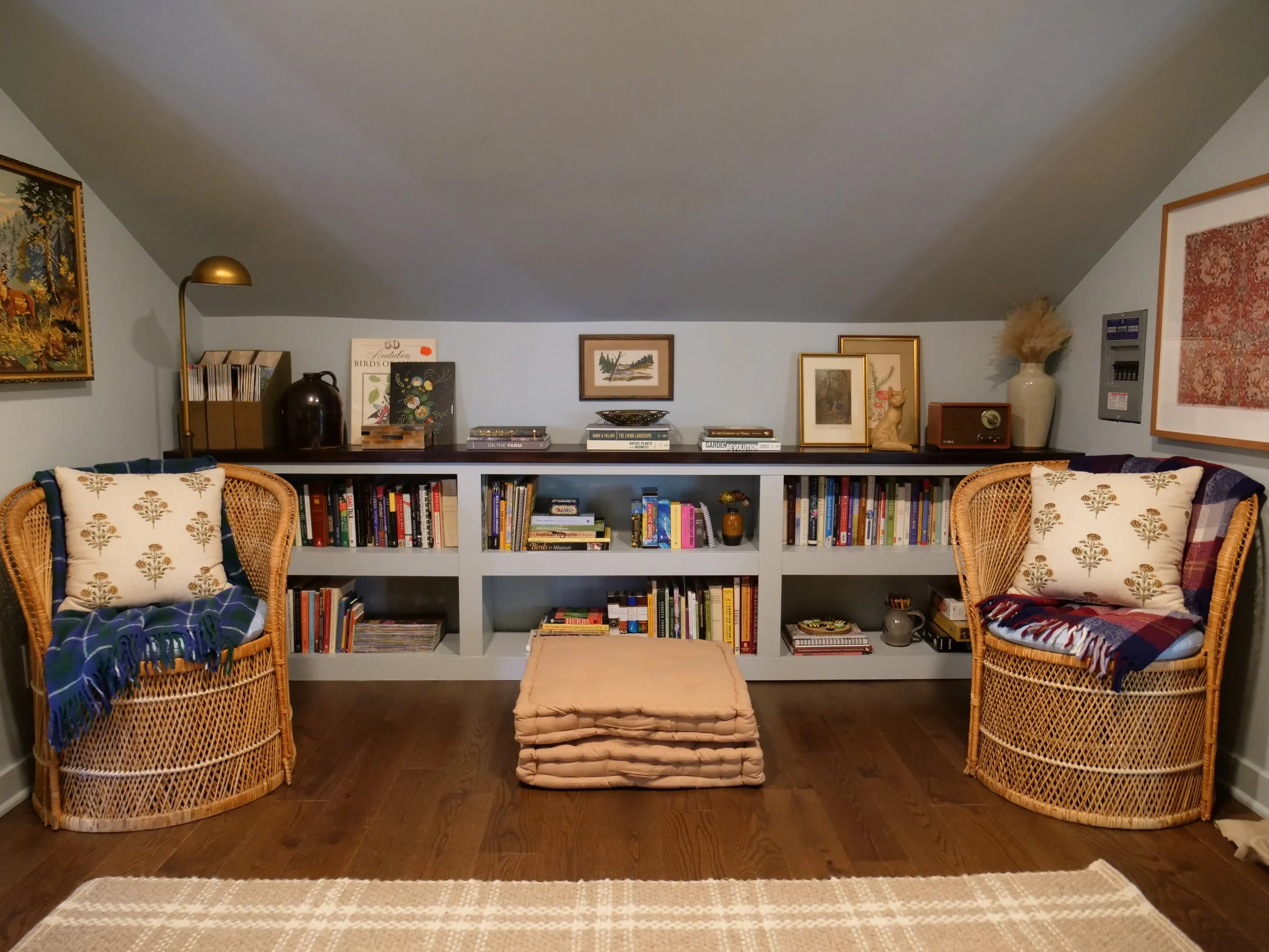 15 - Studio Oak Room 03 - Library.JPG