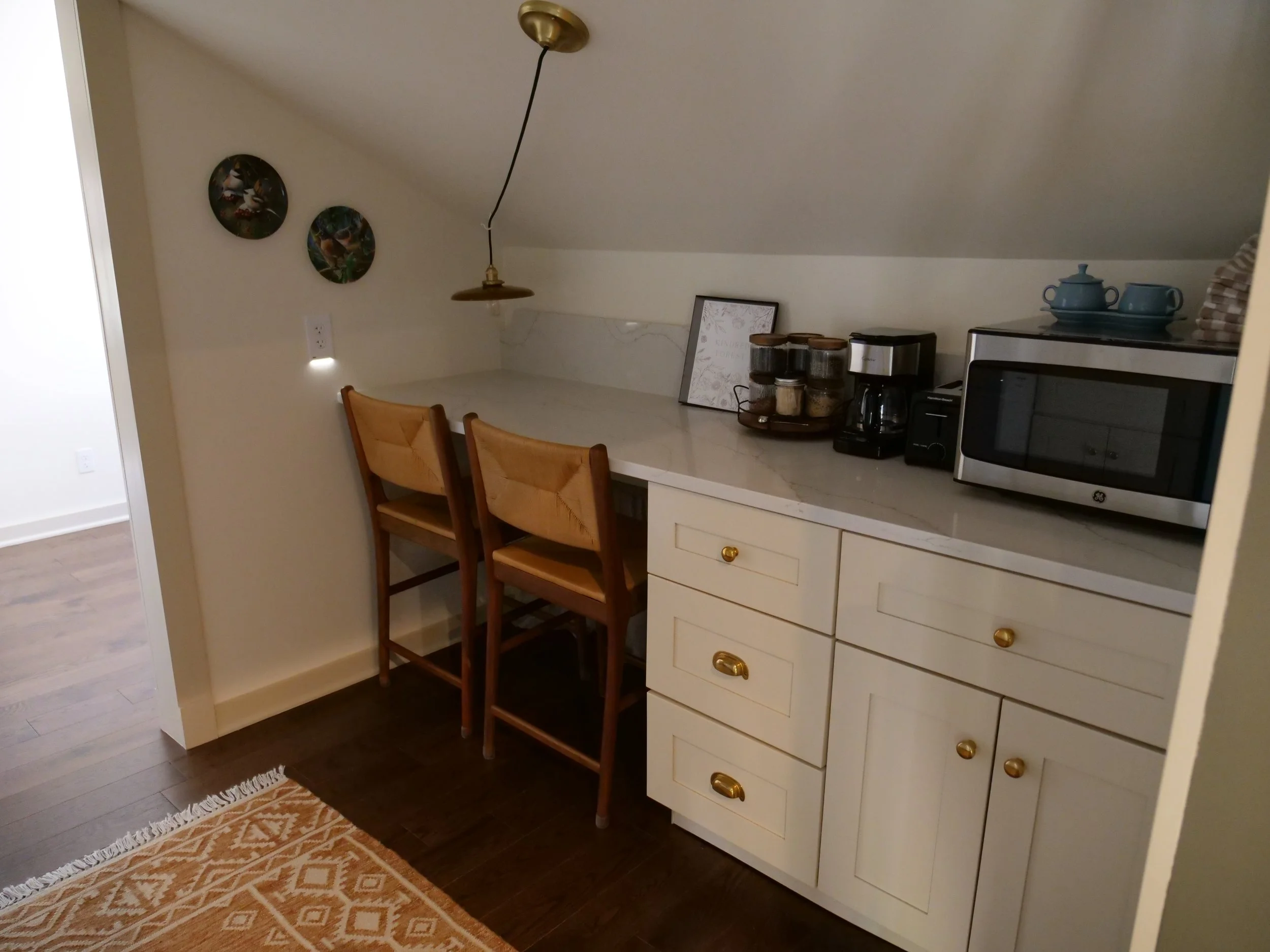 18 - Studio Kitchenette 03.JPG