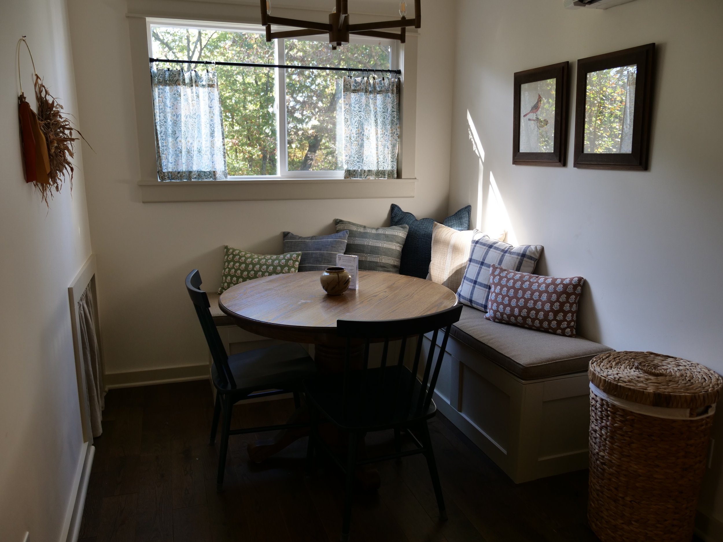 21 - Studio Dining Nook.JPG
