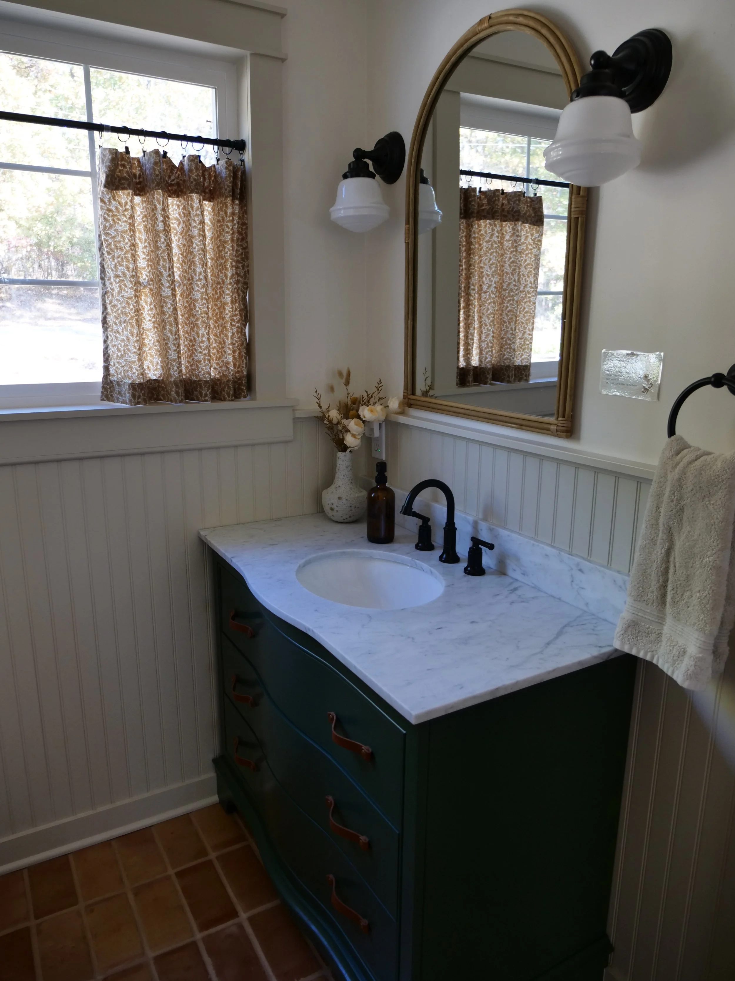 22 - Studio Bathroom 01.JPG
