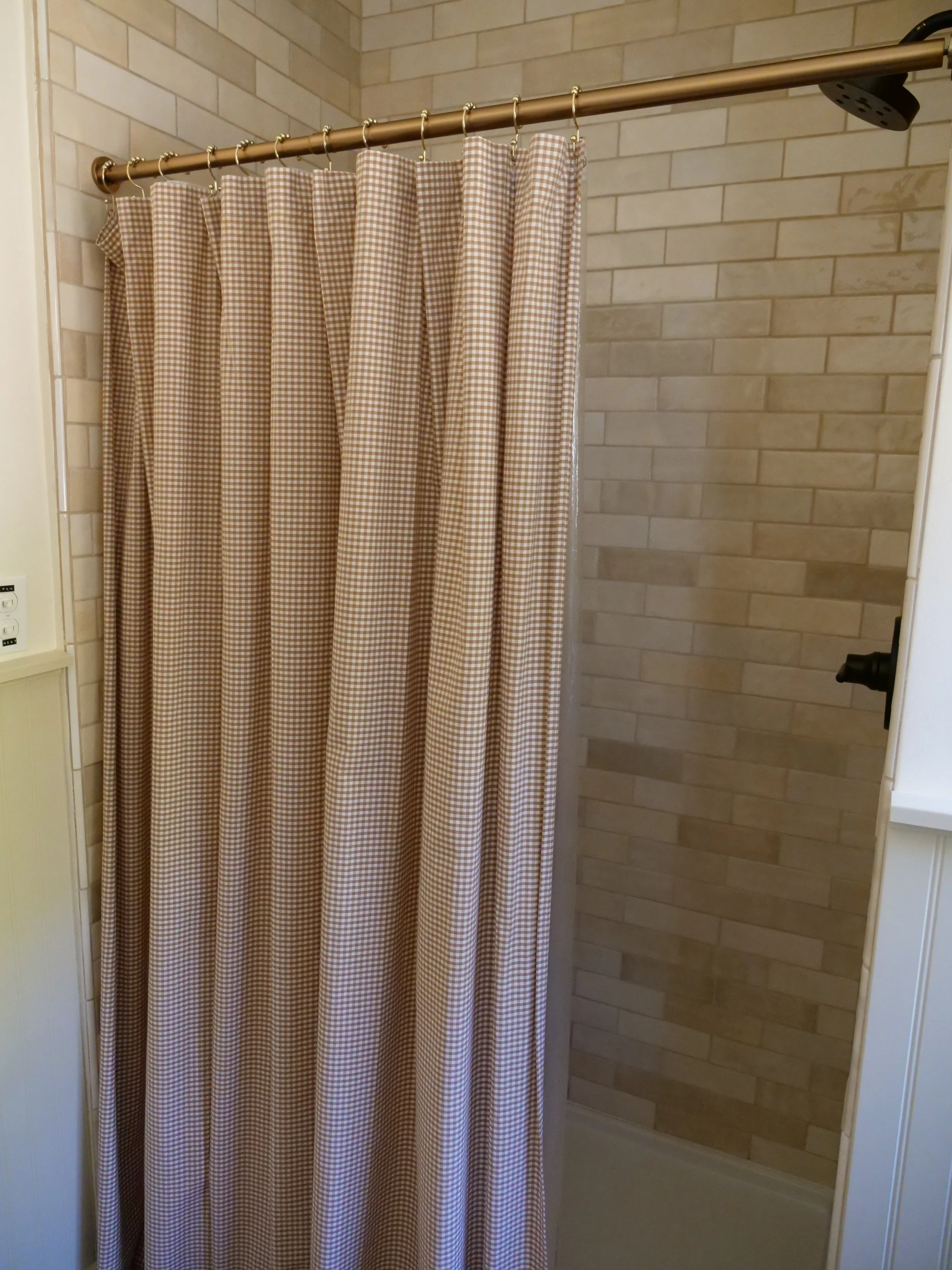 24 - Studio Bathroom 03.JPG