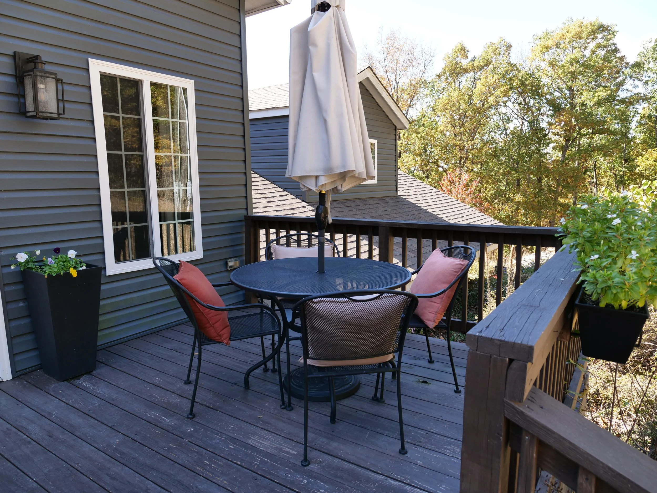 26 - Studio Deck 02.JPG