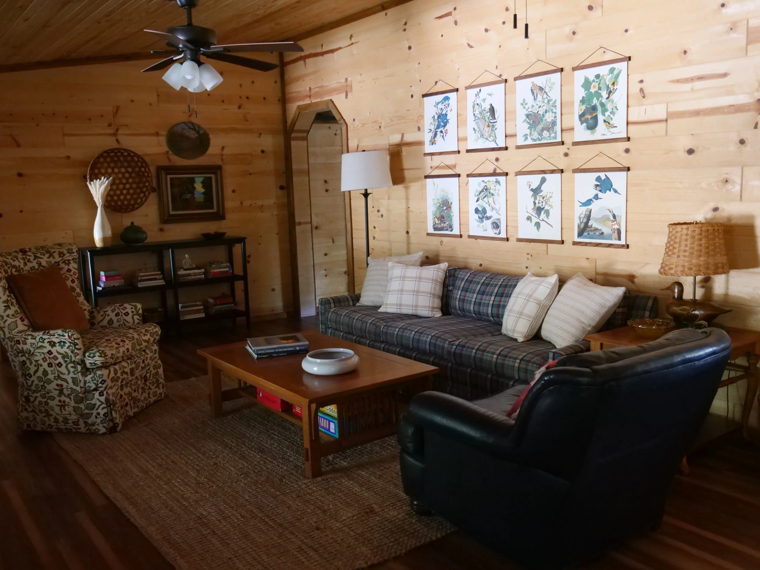 31 - Lodge Living Room 02.JPG