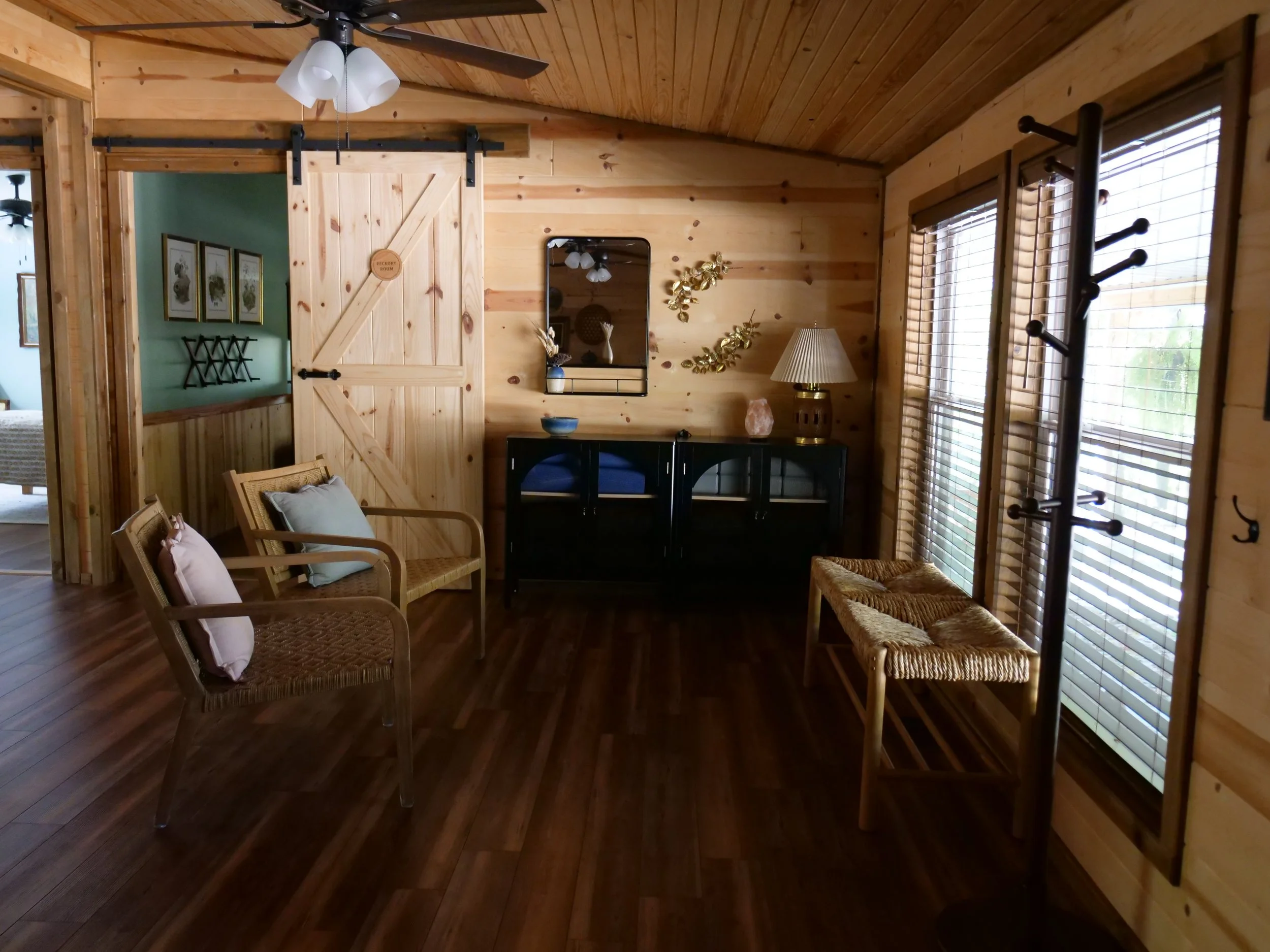 36 - Lodge Entry Area 01.JPG