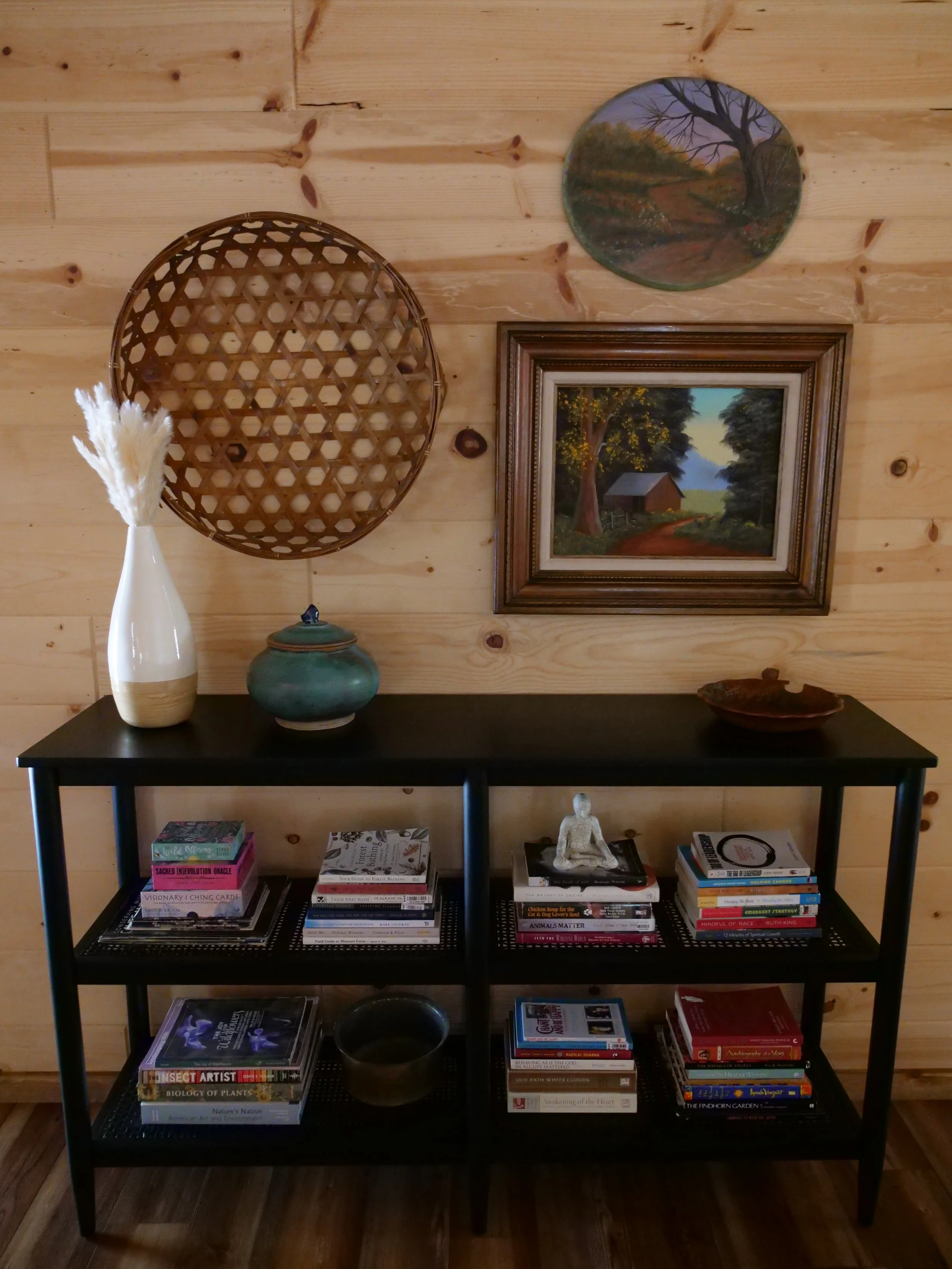 34 - Lodge Library.JPG