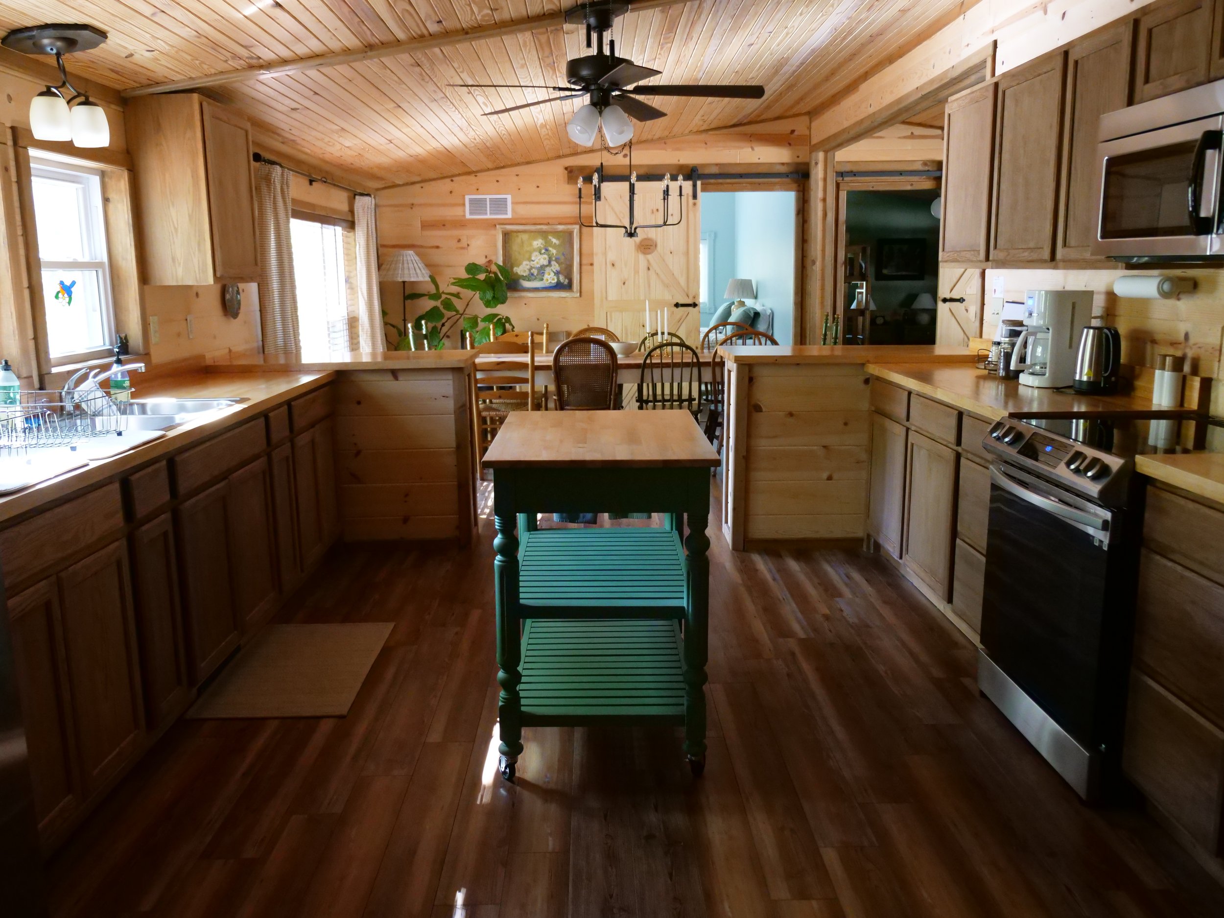 41 - Lodge Kitchen 01.JPG