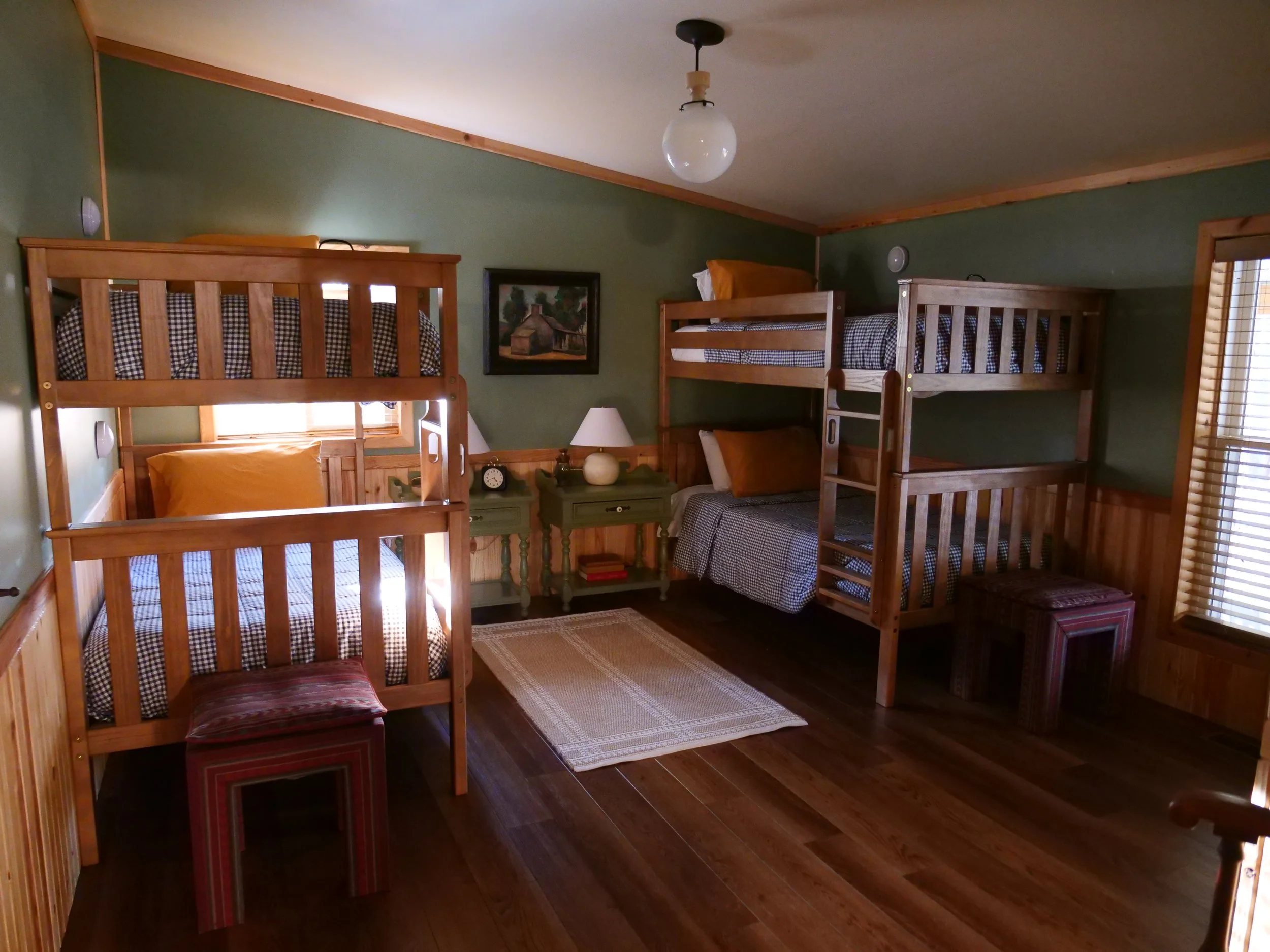 46 - Lodge Hickory Room 01.JPG