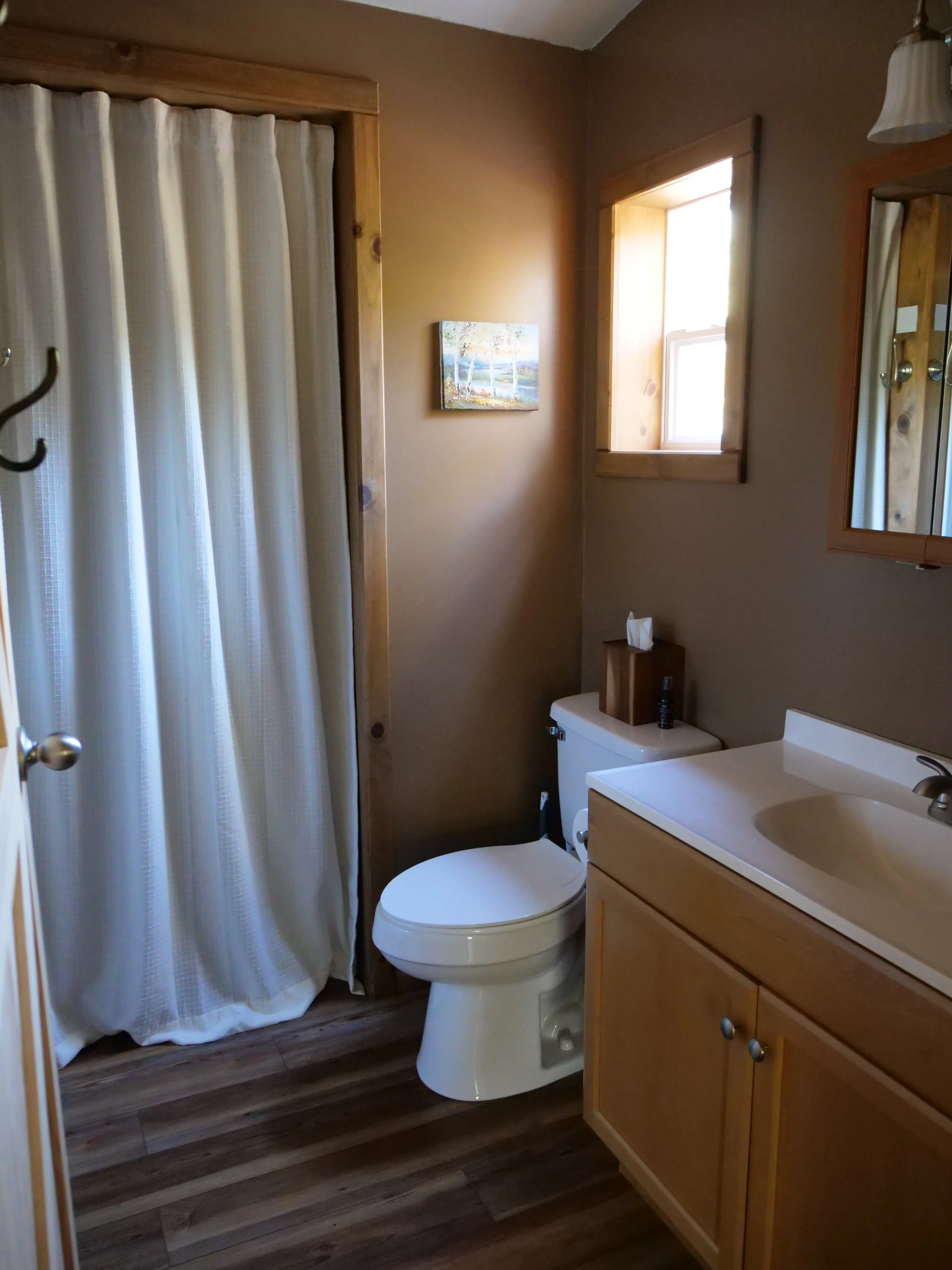 55 - Lodge Pine Bathroom 02.JPG