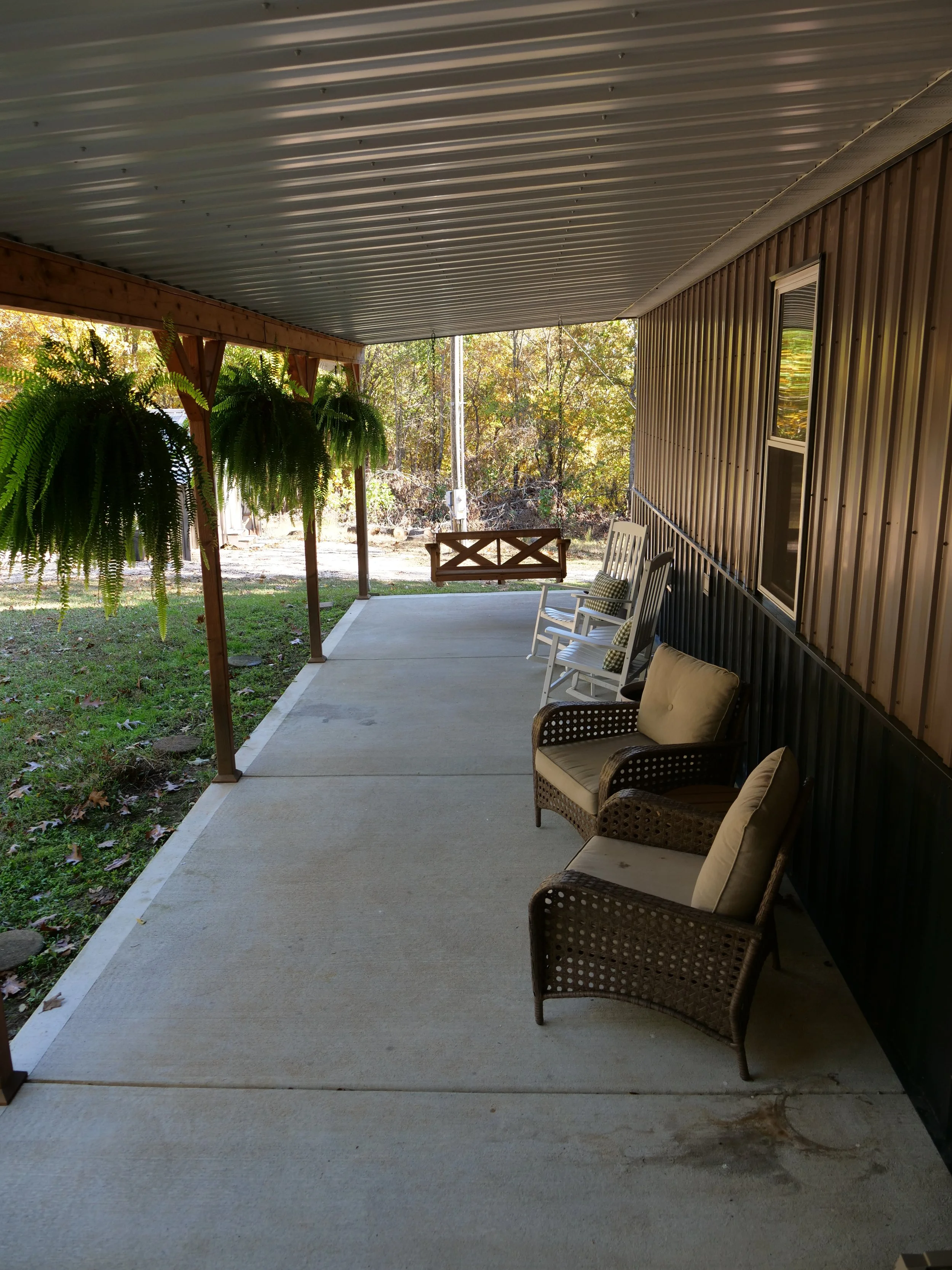 63 - Lodge Front Porch 02.JPG