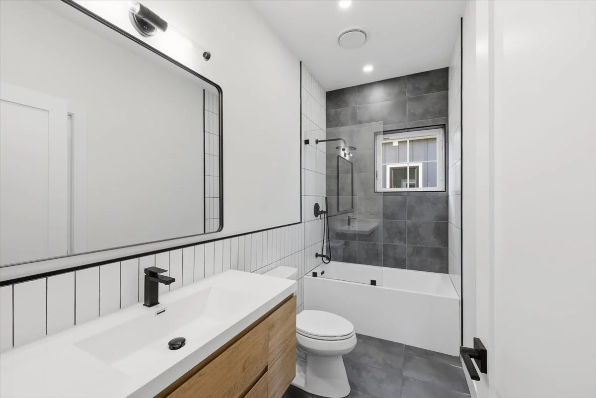 2nd Floor Hall Bathroom